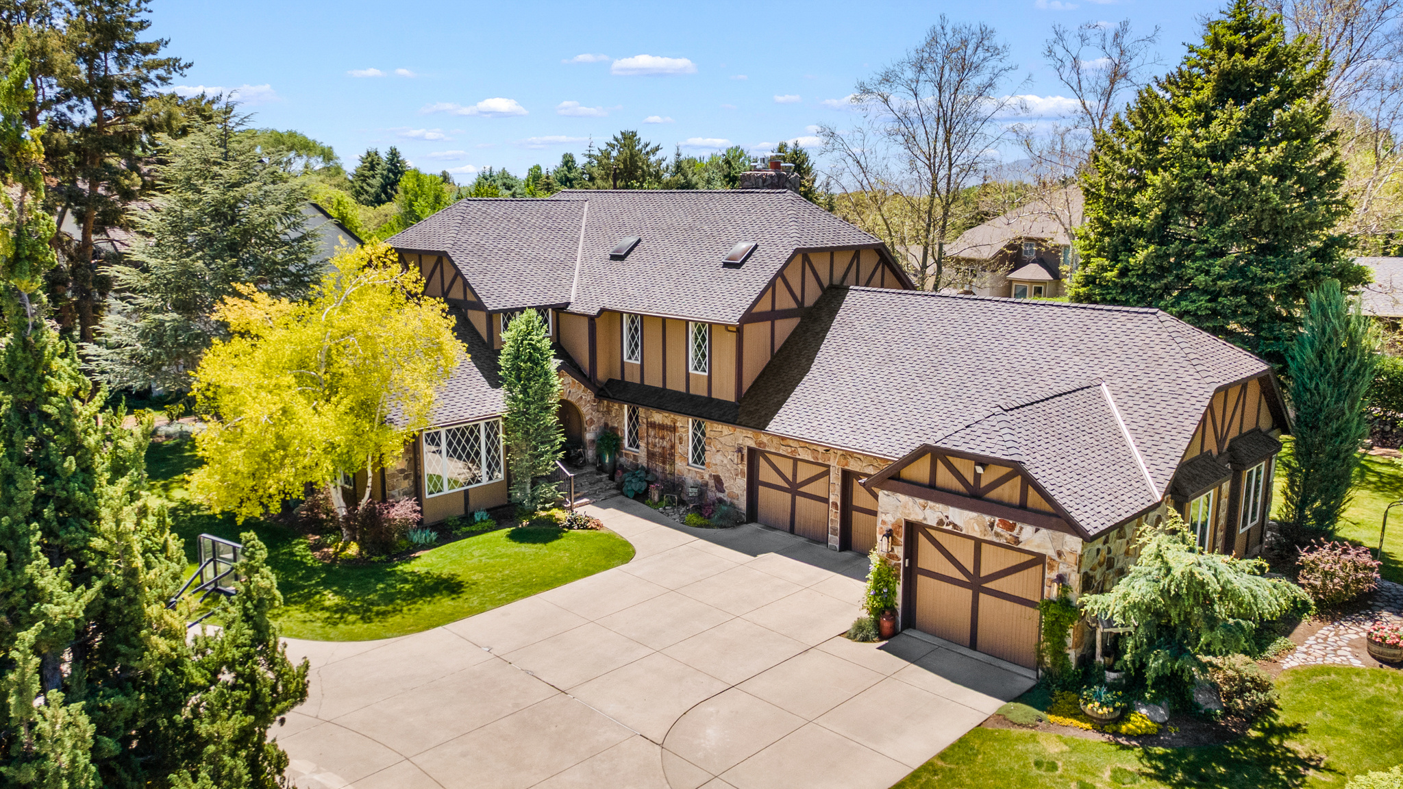 HIDDEN OAKS - Residential