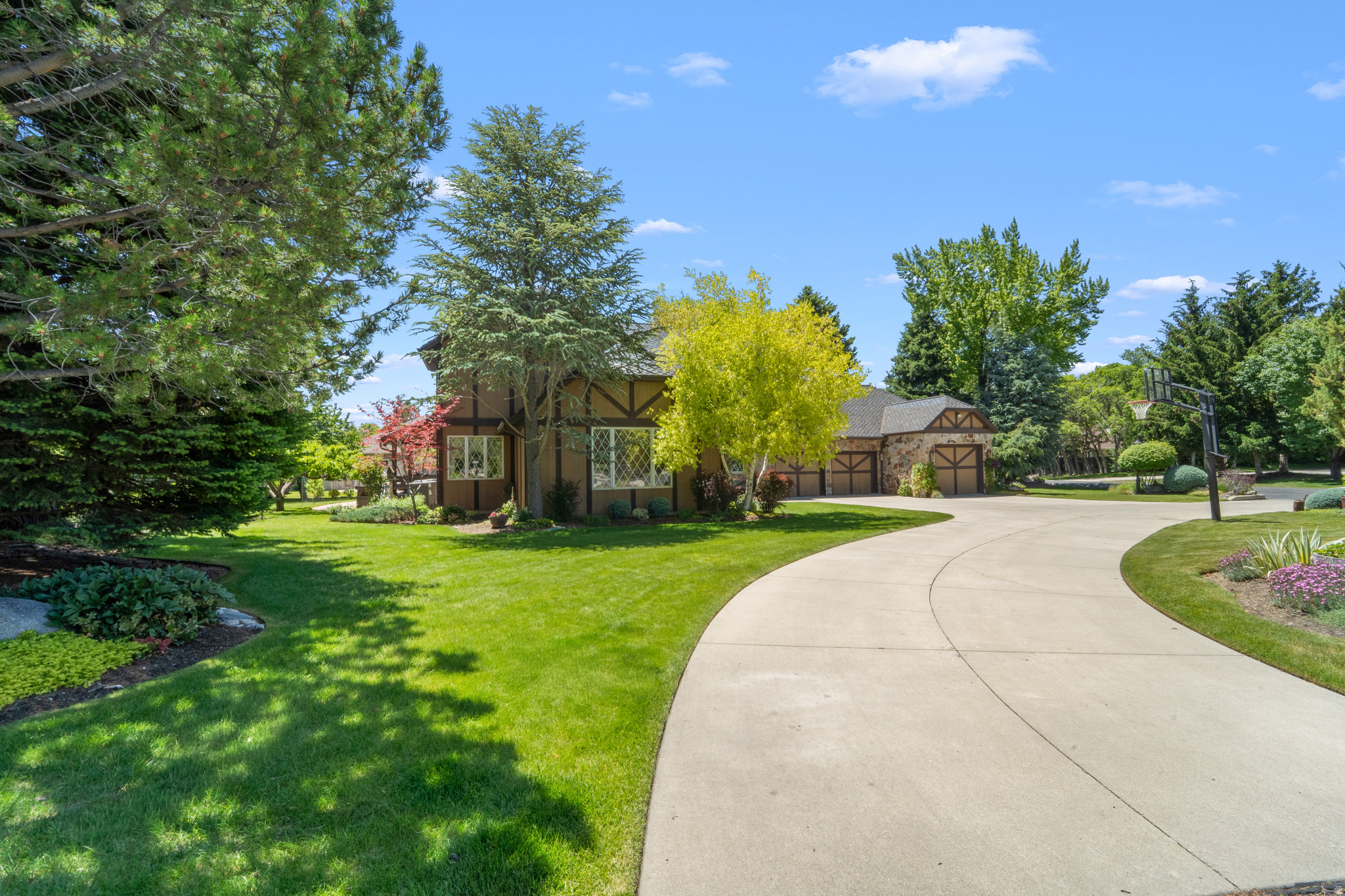 HIDDEN OAKS - Residential