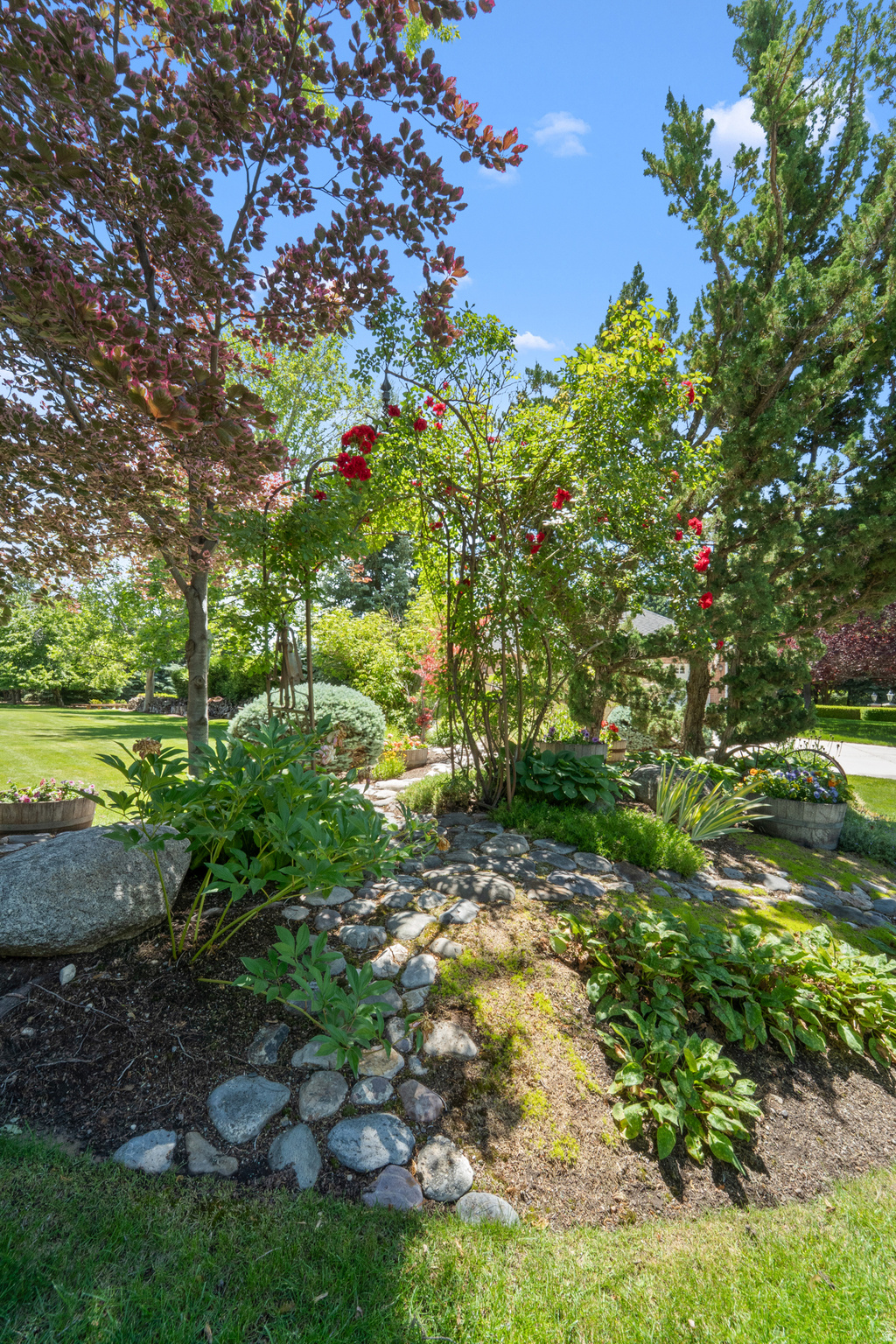 HIDDEN OAKS - Residential