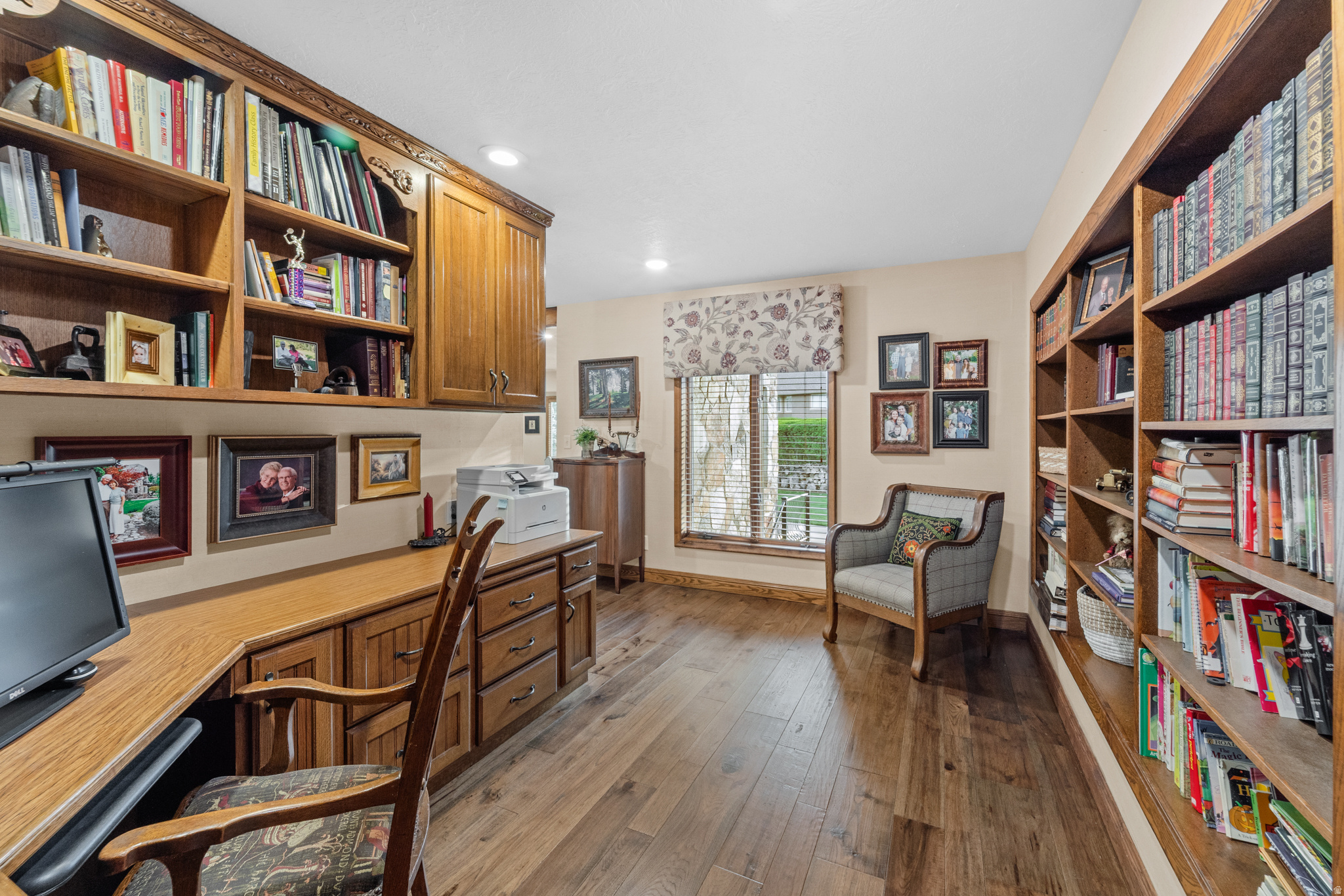 HIDDEN OAKS - Residential
