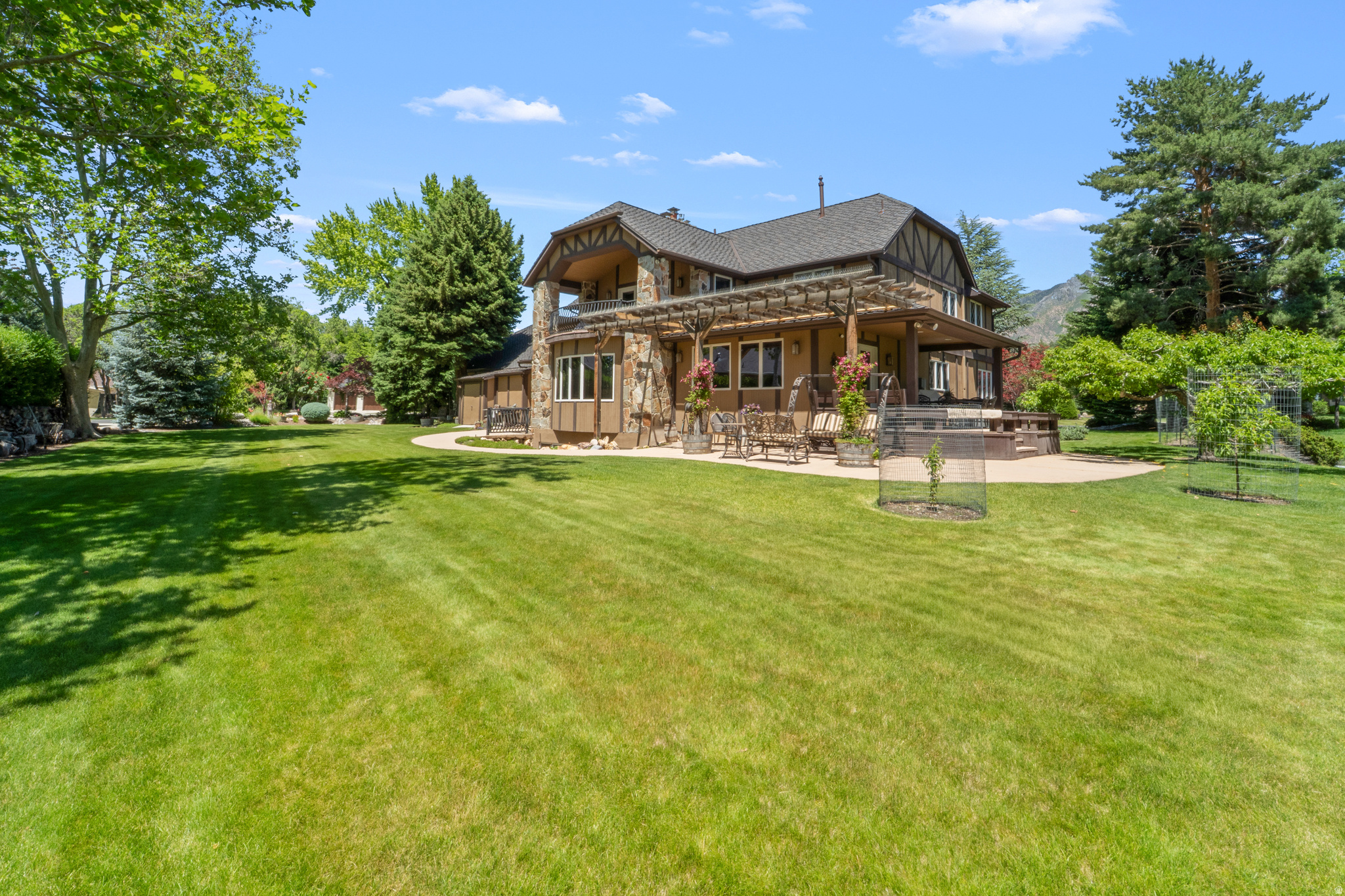 HIDDEN OAKS - Residential