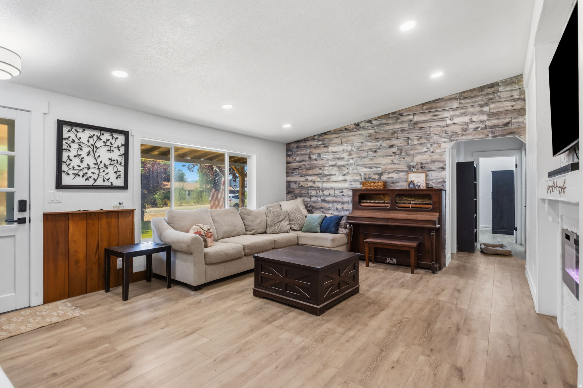 RIVER VIEW WEST - Residential