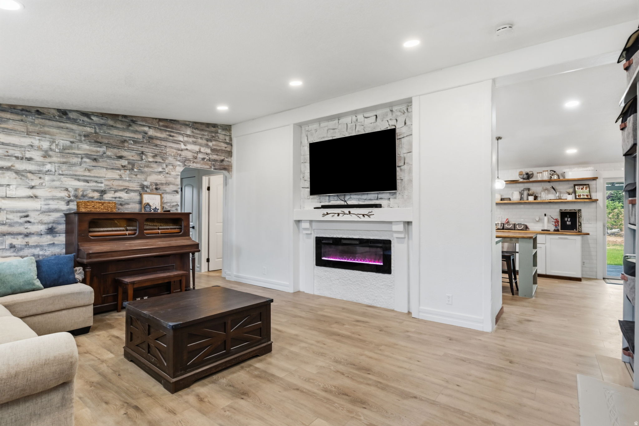 RIVER VIEW WEST - Residential