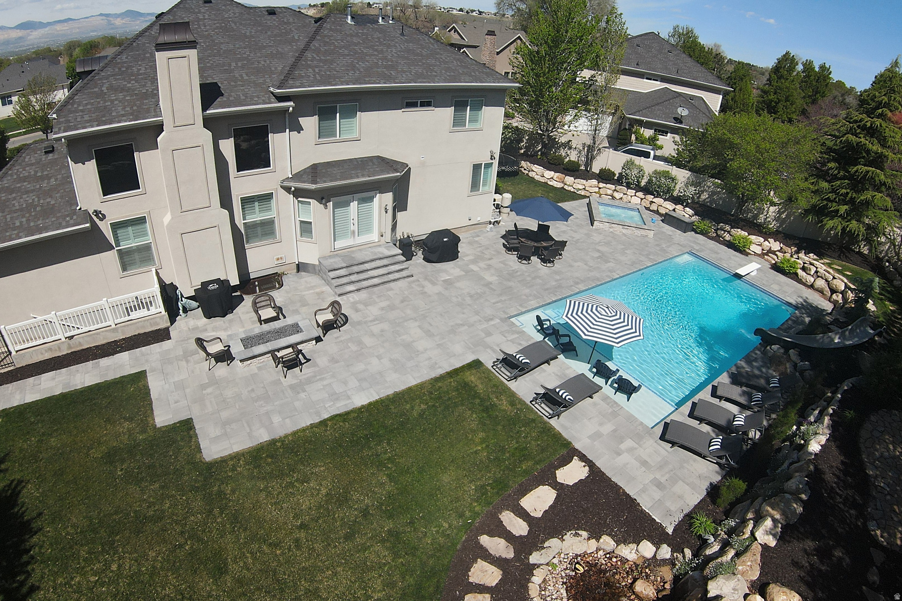 SHADOW CREST - Residential