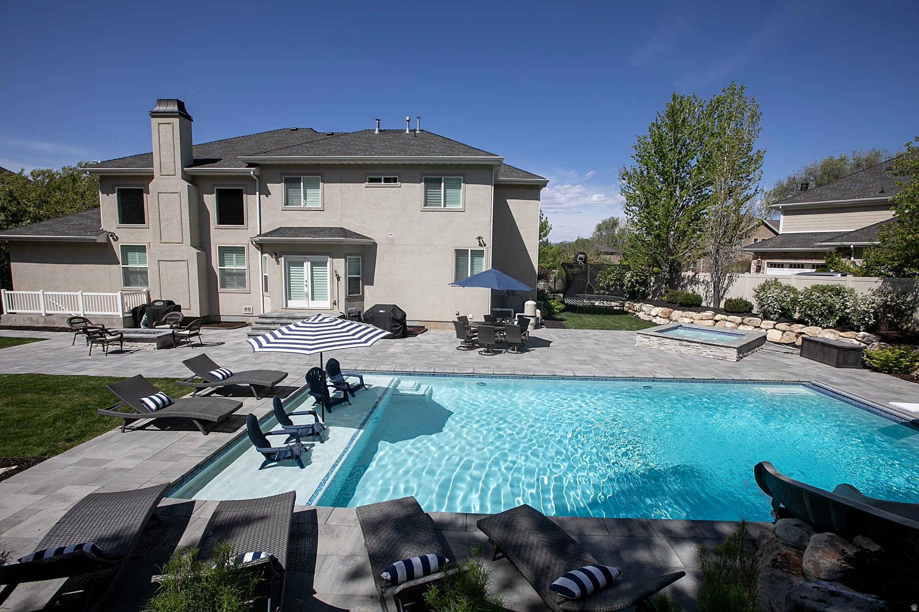 SHADOW CREST - Residential