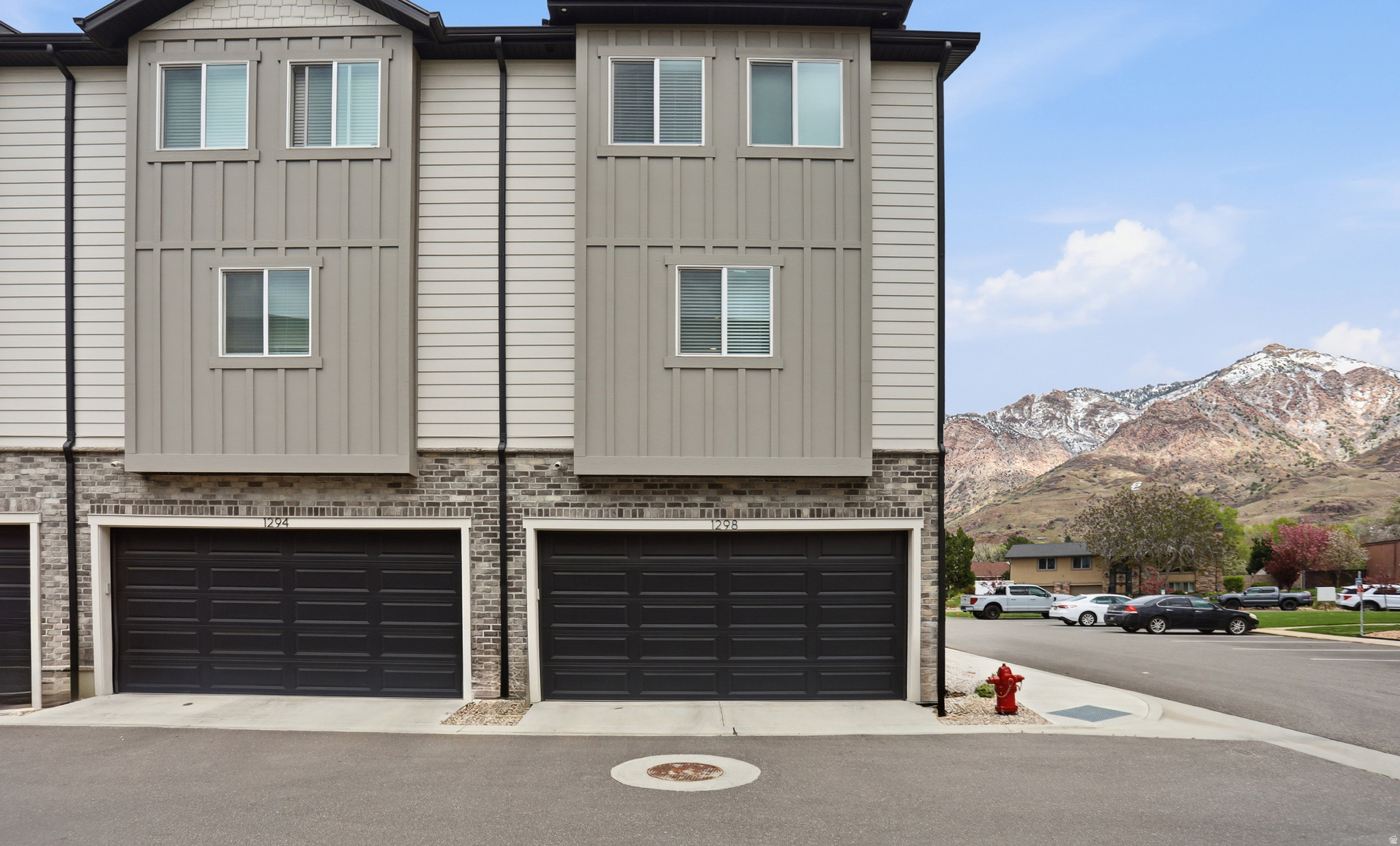 THE OVERLOOK AT 16TH TOWNHOMES - Residential