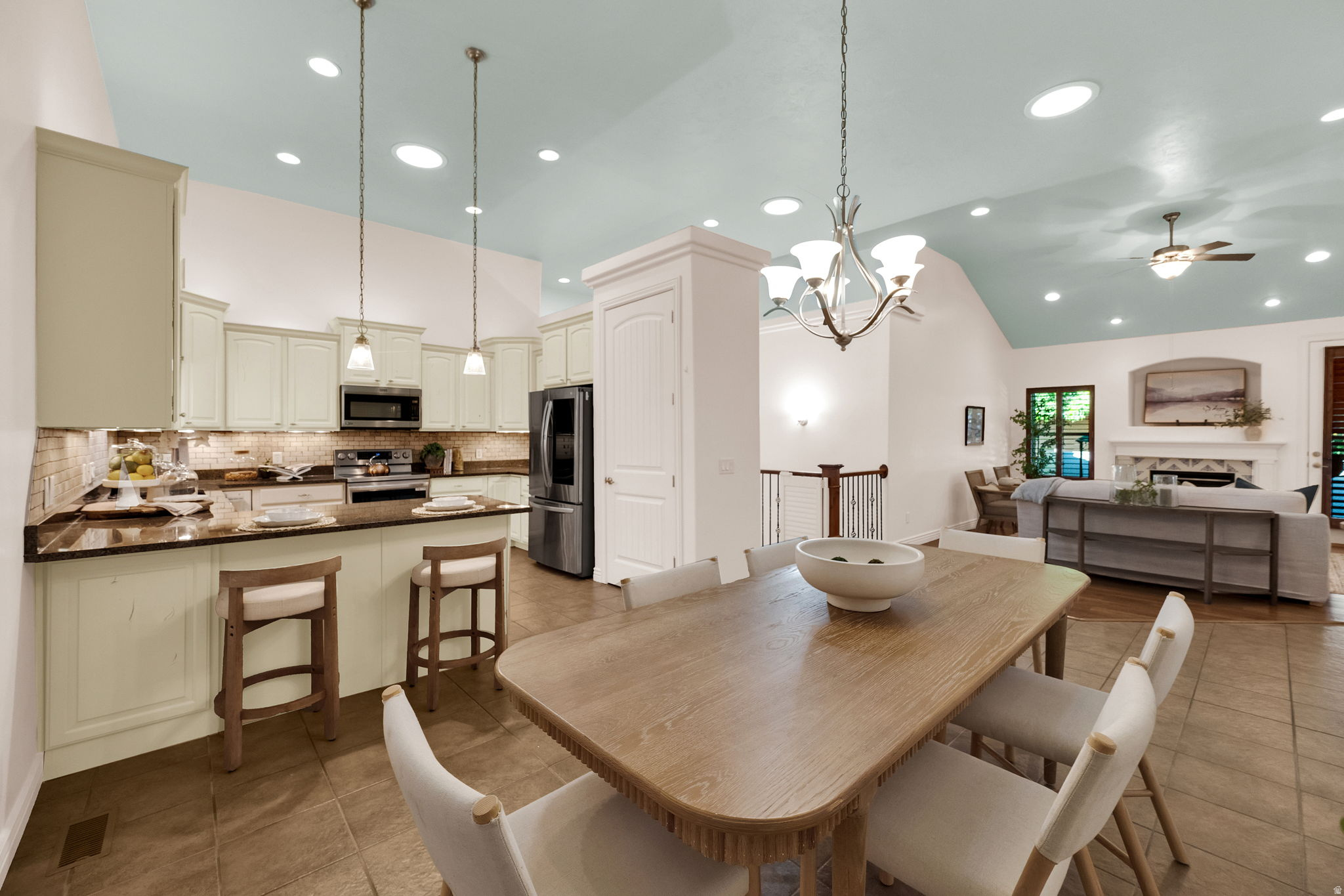 ROSE CREEK CROSSING TOWNHOMES - Residential