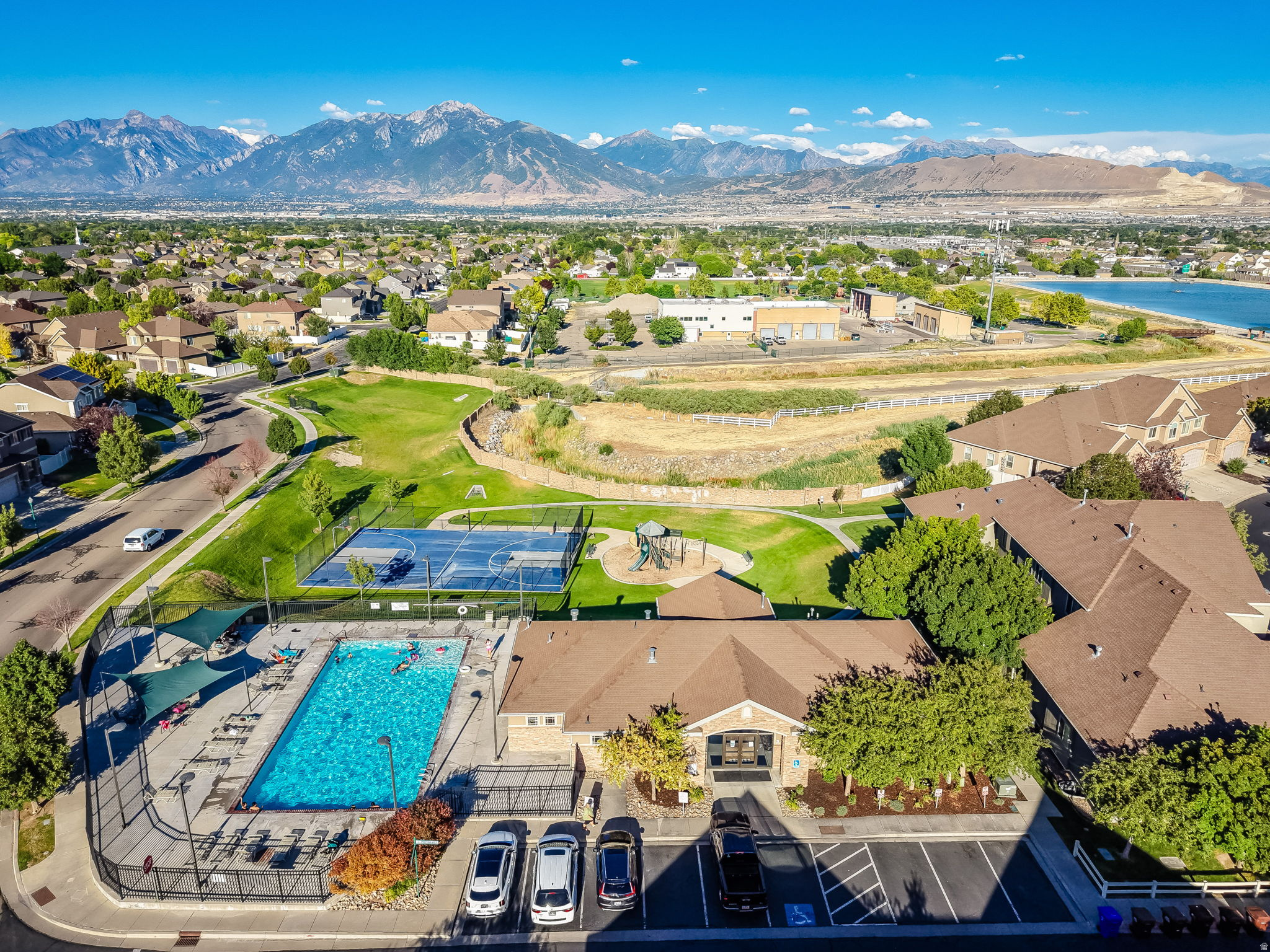ROSE CREEK CROSSING TOWNHOMES - Residential