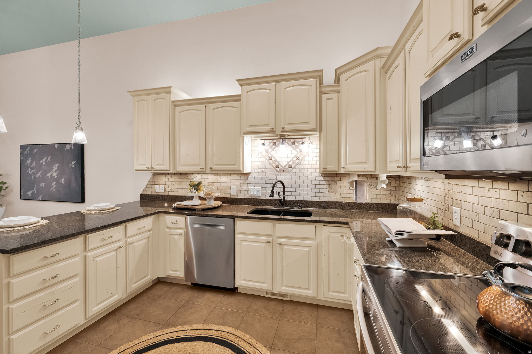 ROSE CREEK CROSSING TOWNHOMES - Residential