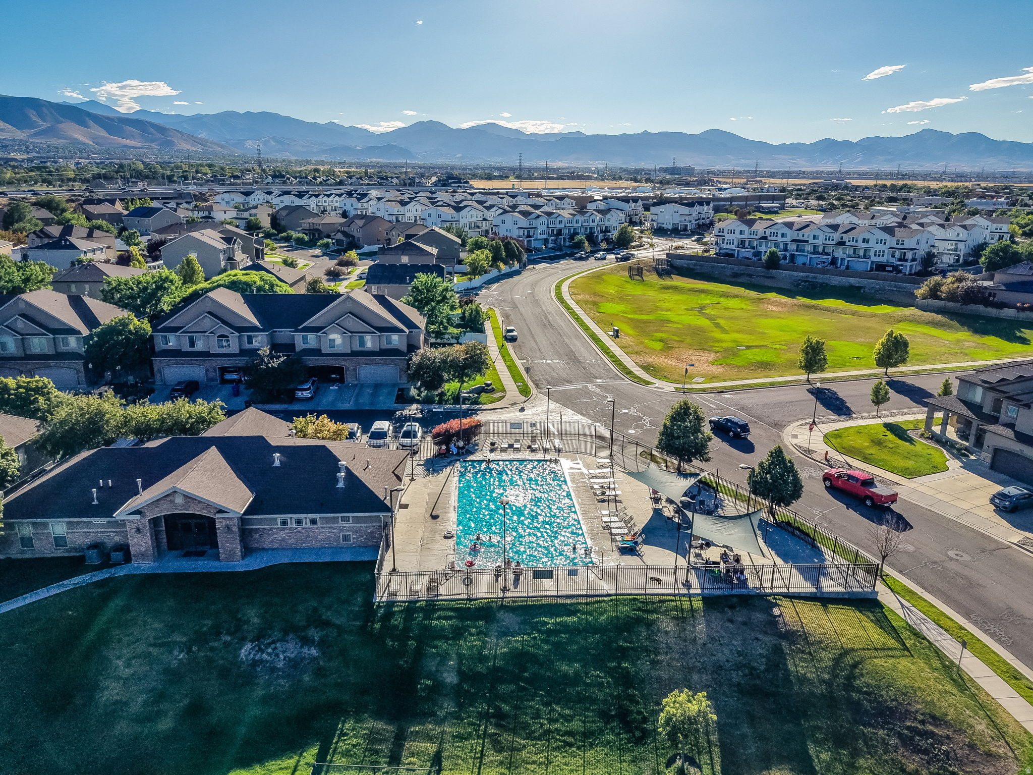 ROSE CREEK CROSSING TOWNHOMES - Residential