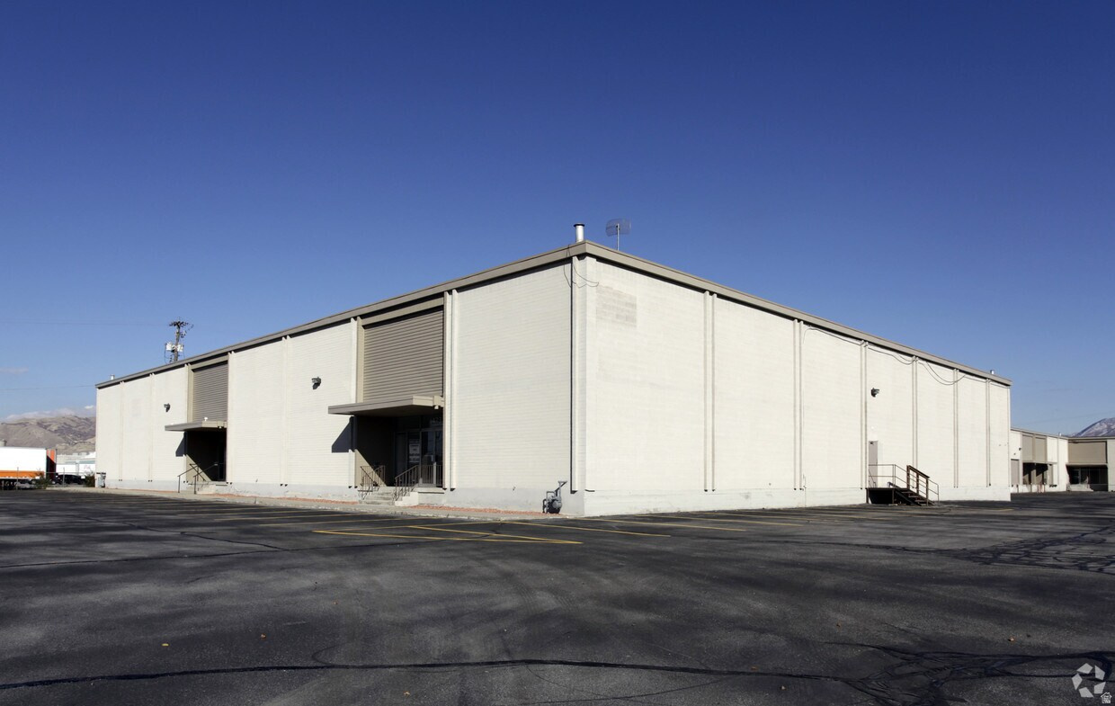 PRICE REDUCED! Unit 1473: 8,160 Sq. Ft. -6,180 Sq. Ft. Warehouse -Two (2) 10'x10' Dock High Doors -Ramp Access 18' Clearance 240 Volt/200 Amps/3-Phase Ample Parking Immediate Access To I-15 5 Minutes From Downtown