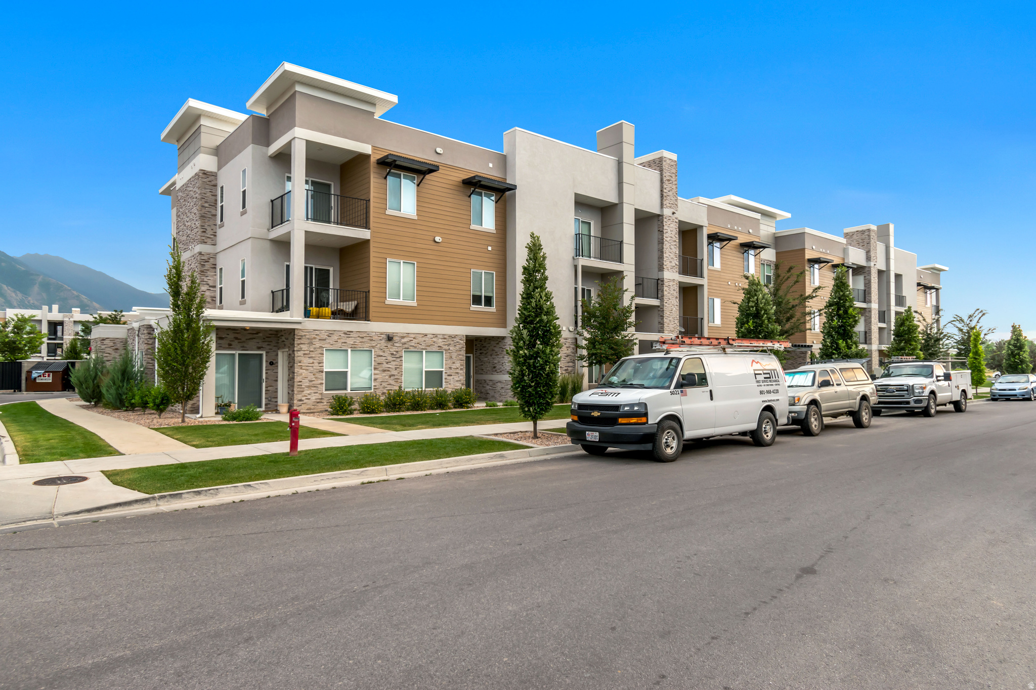 Beautiful like new top floor condo! Excellent location close to shopping and within easy access to highway 6. Two covered balconies make relaxing outside easy to do. 9 ft tall celings, extended height counter tops, quarts countertops throughout, walk in closet. Extra storage space inside that some units don't have. Extra deep one car garage. Playgounds, splash pad and clubhouse. Come and see! Square footage figures are provided as a courtesy estimate only and were obtained from county records. Buyer is advised to obtain an independent measurement.