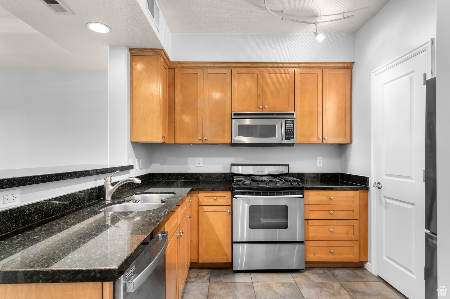 THE PARC AT GATEWAY - Residential