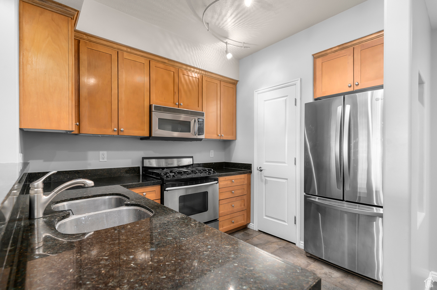 THE PARC AT GATEWAY - Residential