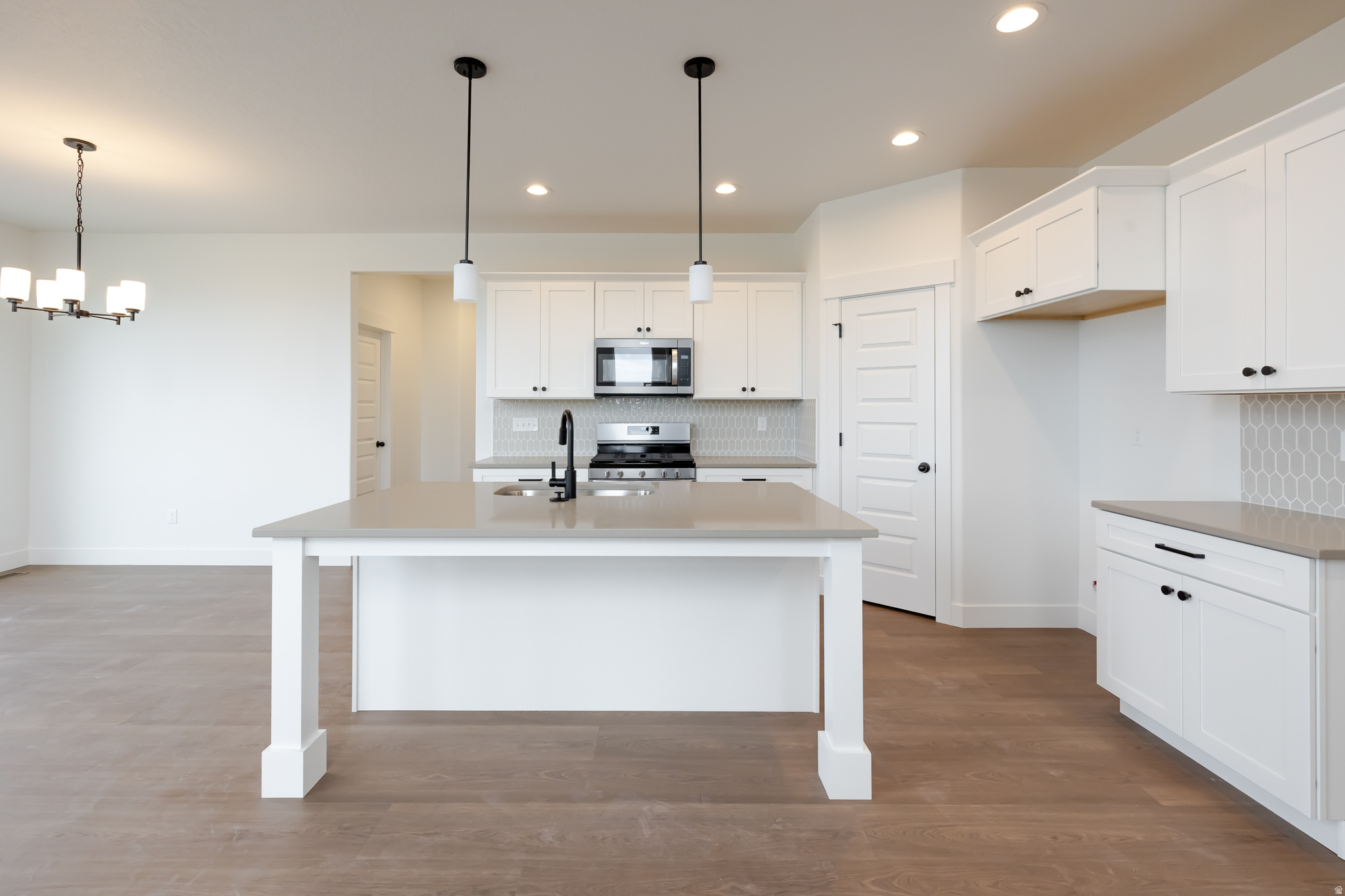 MOUNTAIN RIDGE - Residential