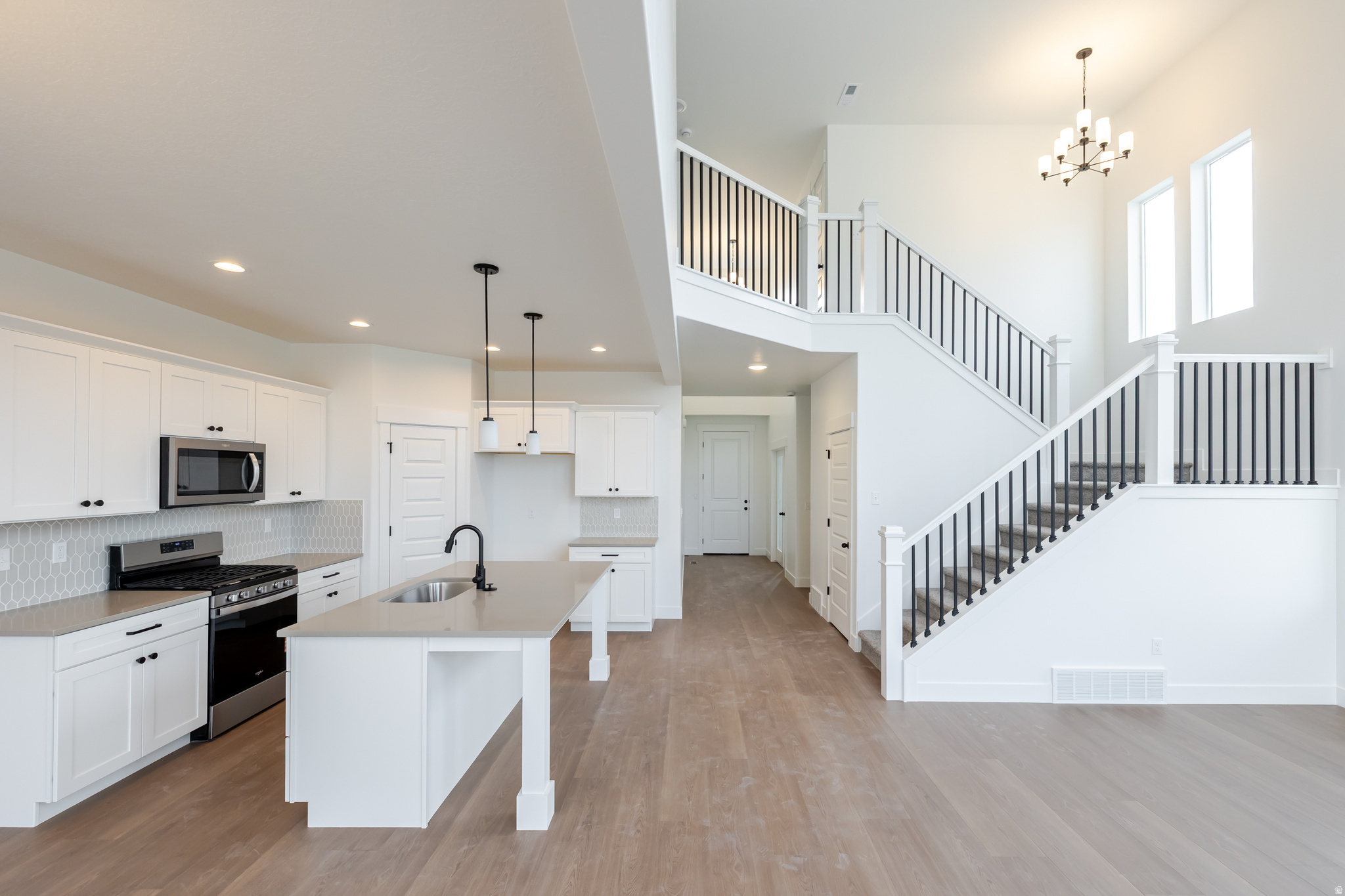 MOUNTAIN RIDGE - Residential
