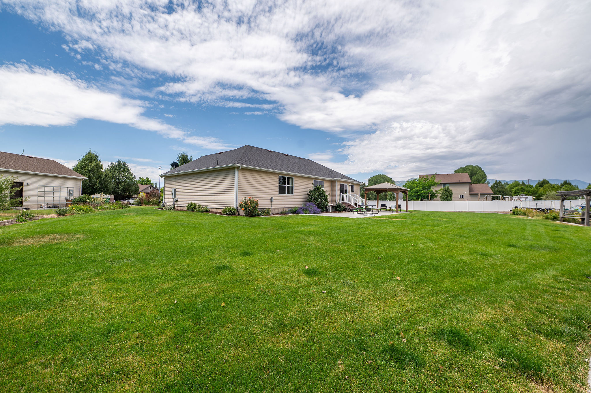 ROLLING HILLS - Residential