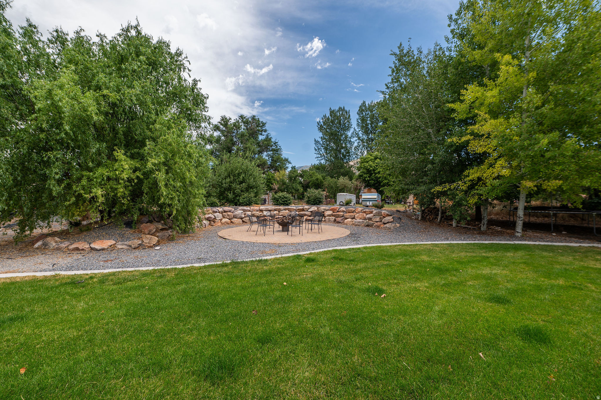 ROLLING HILLS - Residential