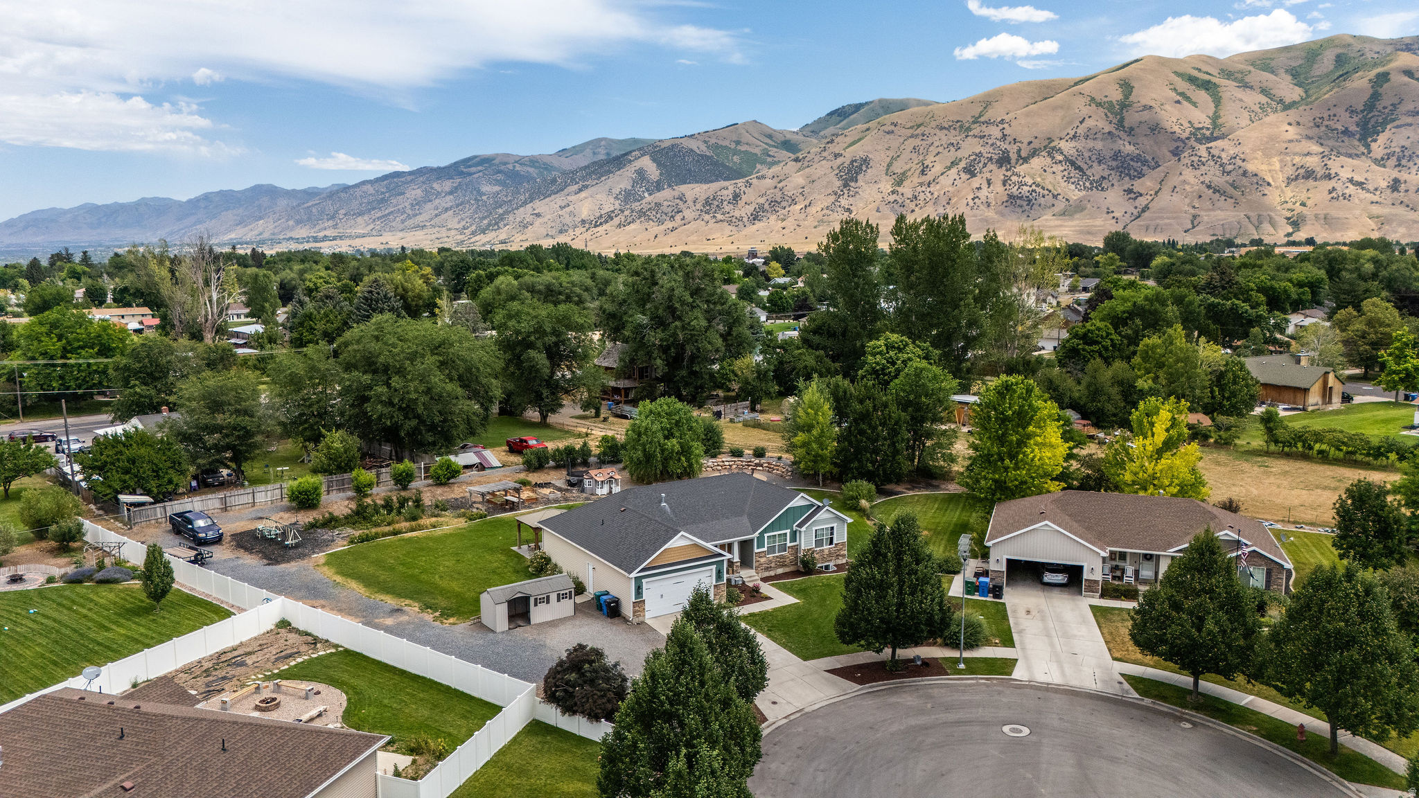 ROLLING HILLS - Residential