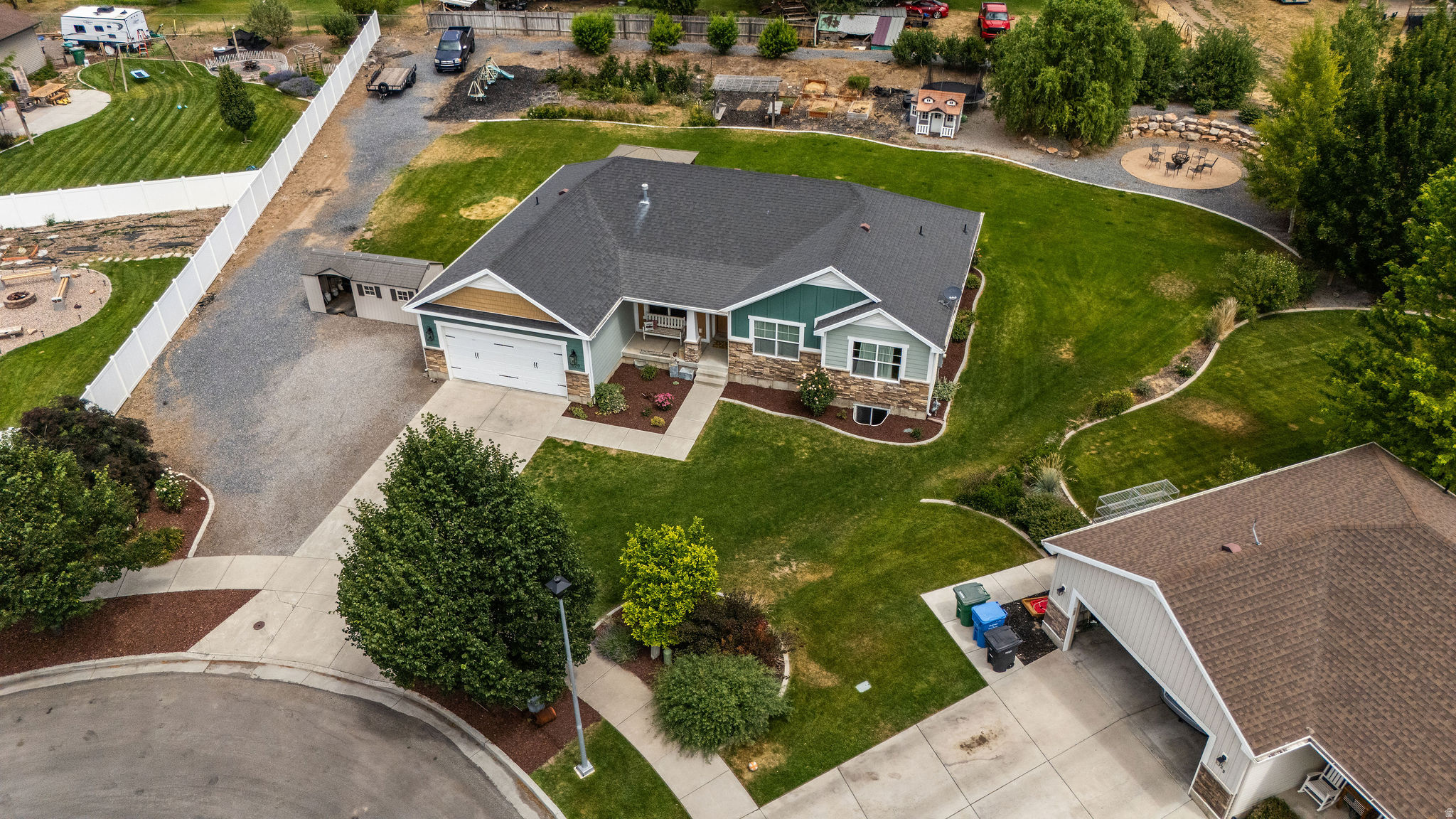 ROLLING HILLS - Residential