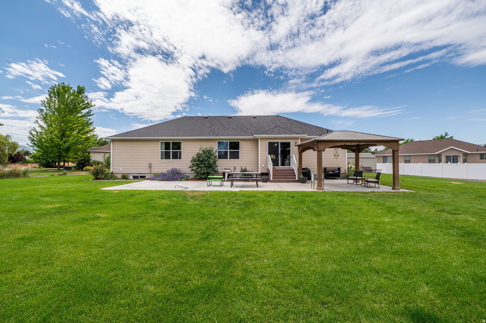 ROLLING HILLS - Residential