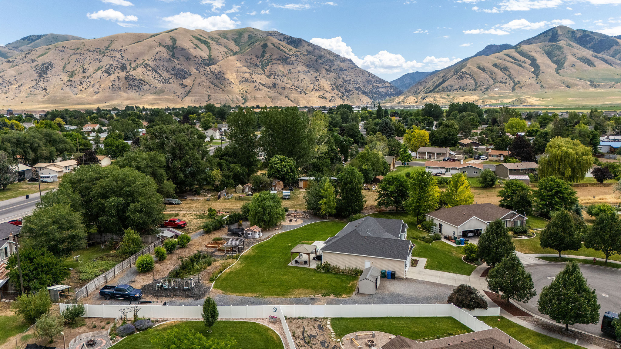 ROLLING HILLS - Residential