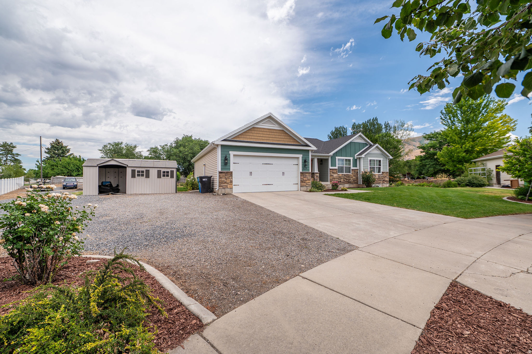 ROLLING HILLS - Residential