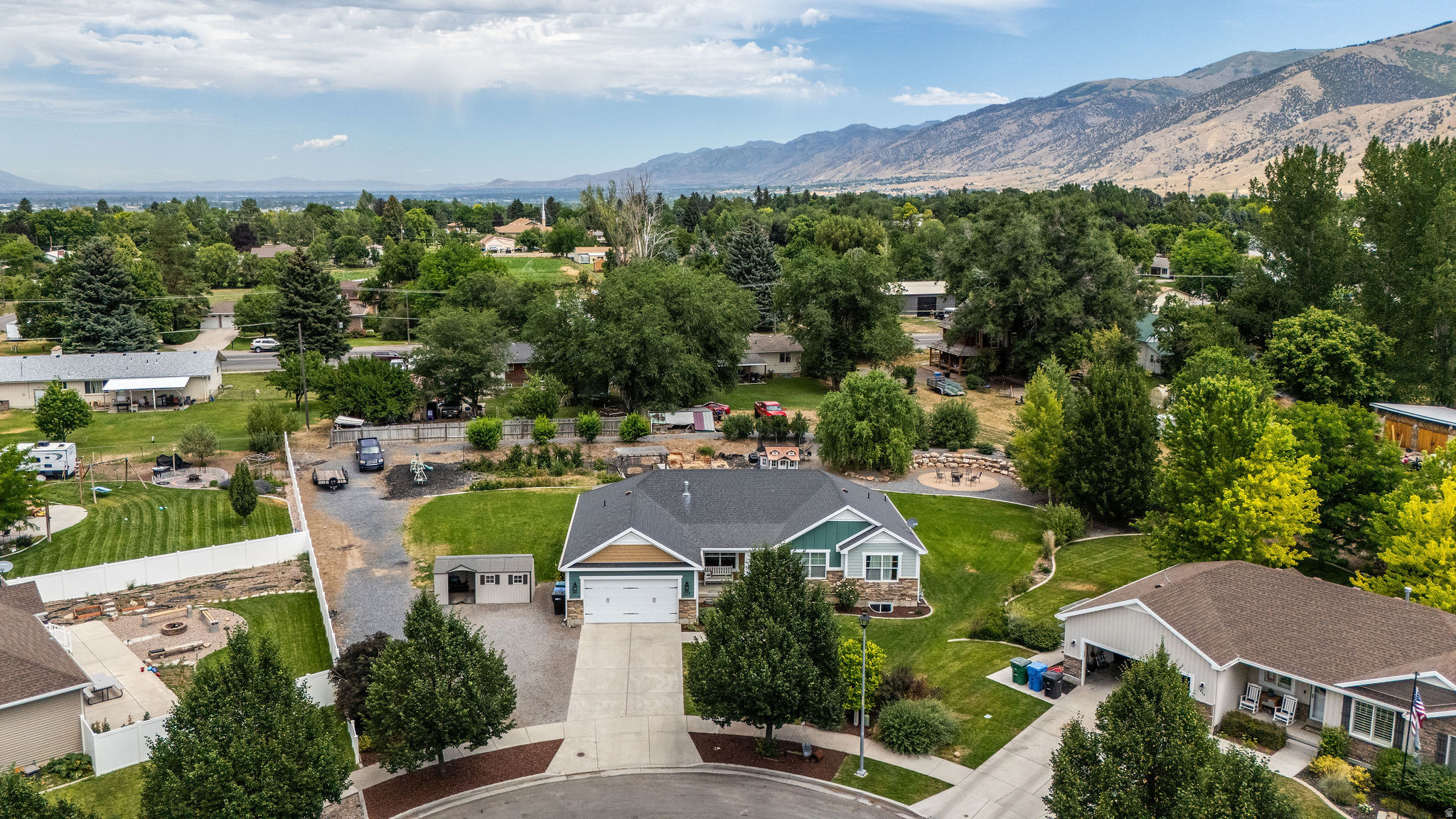 ROLLING HILLS - Residential