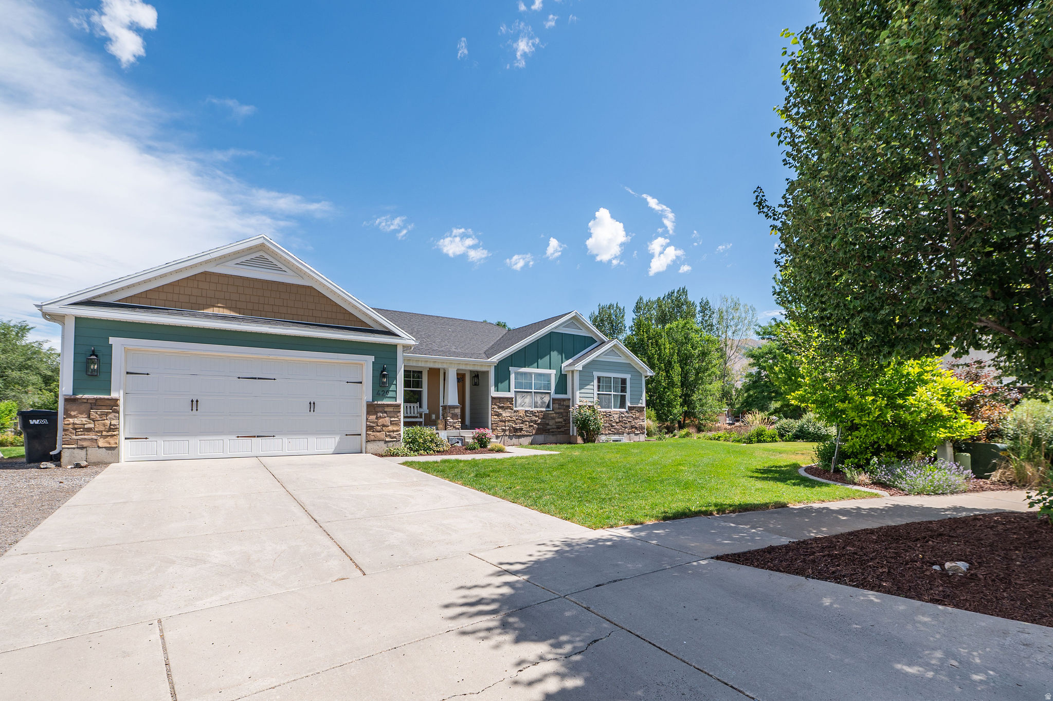 ROLLING HILLS - Residential
