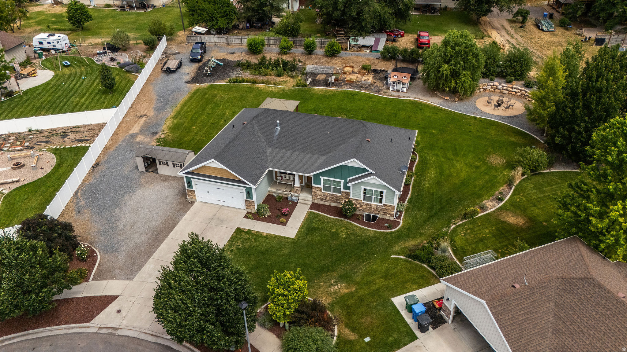 ROLLING HILLS - Residential