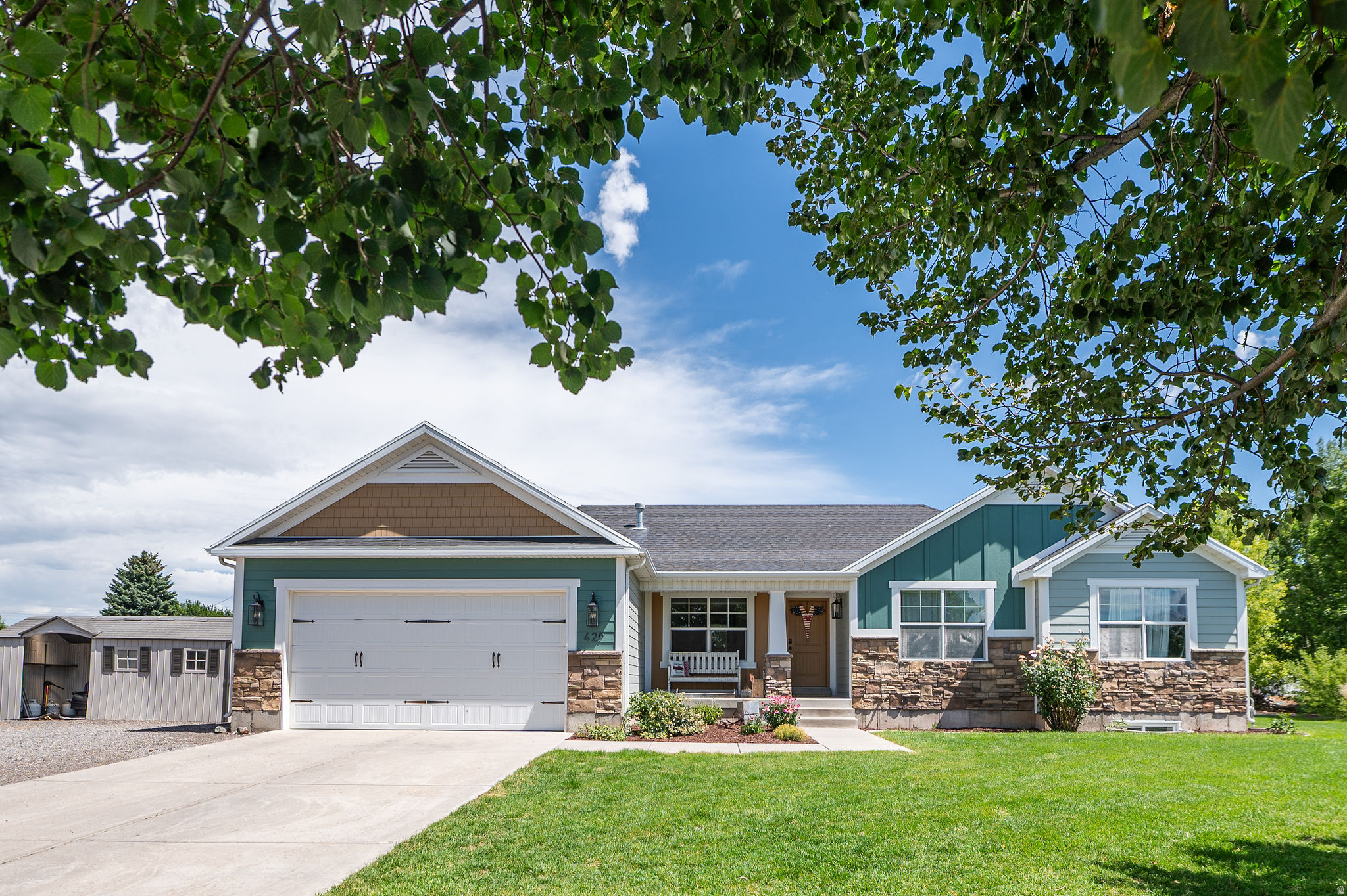 ROLLING HILLS - Residential