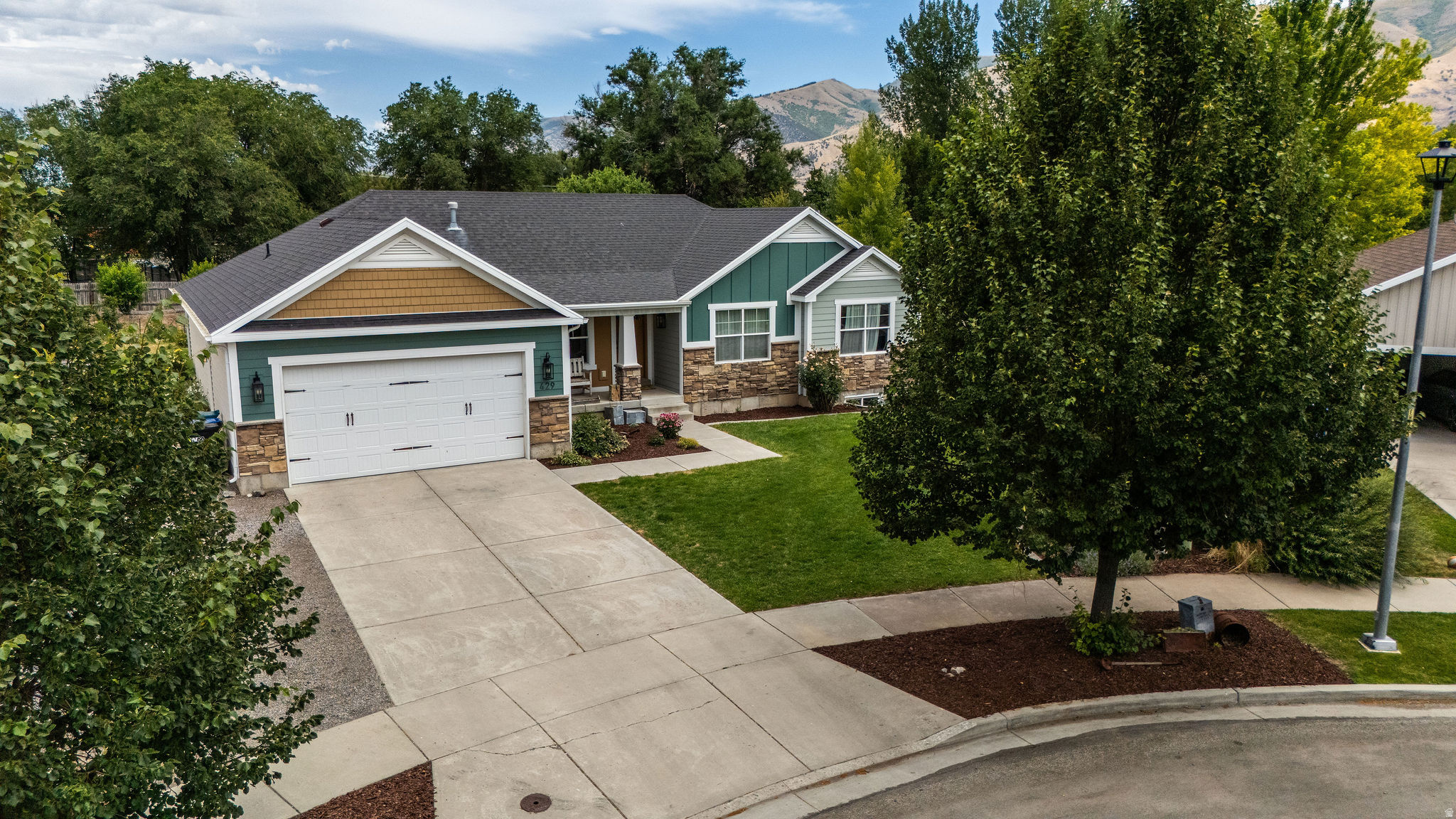 ROLLING HILLS - Residential