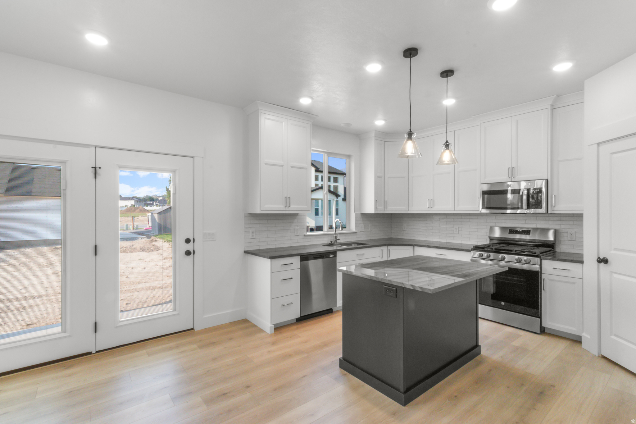 RIVERS EDGE - Residential