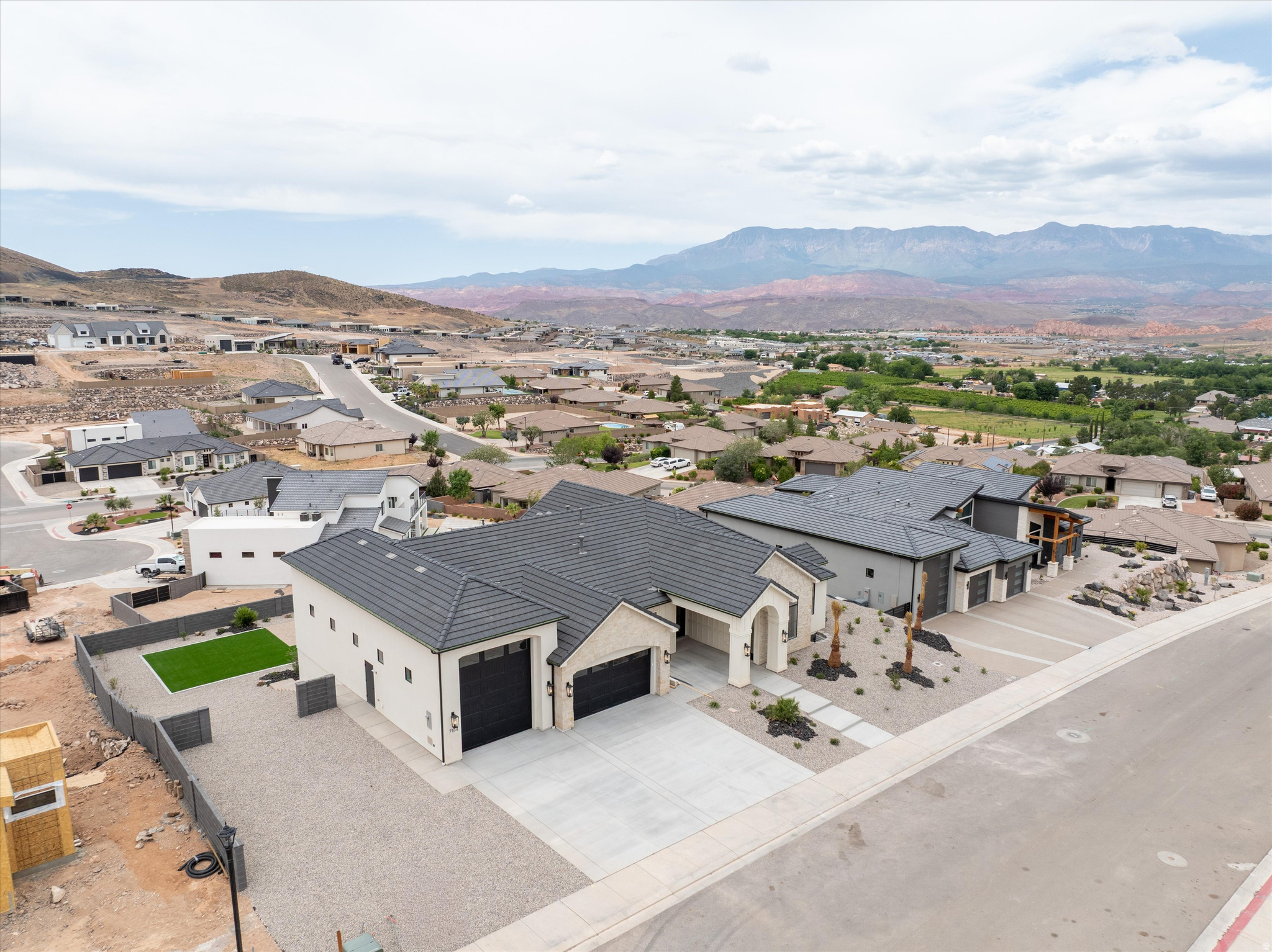 SCENIC POINT - Residential