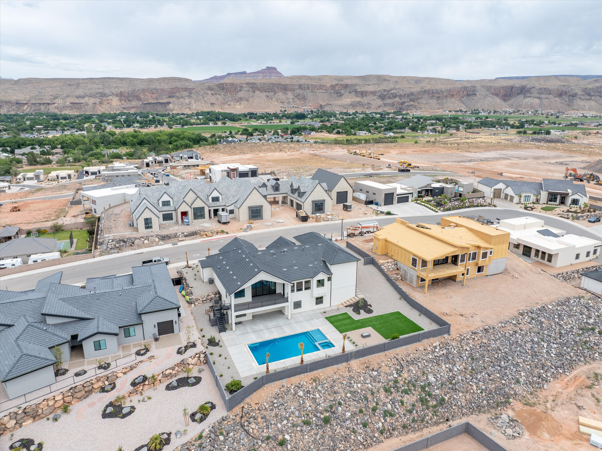 SCENIC POINT - Residential