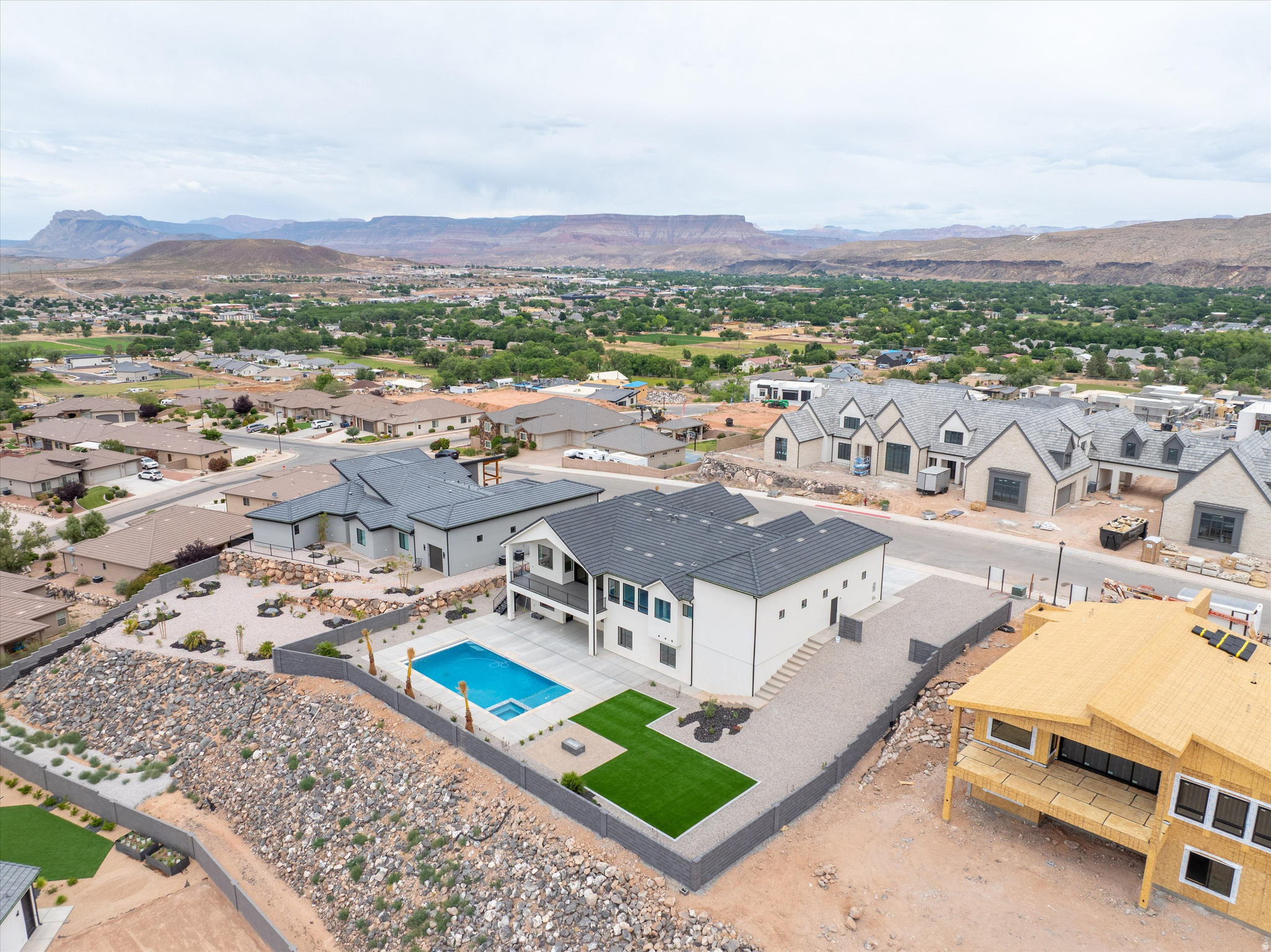SCENIC POINT - Residential