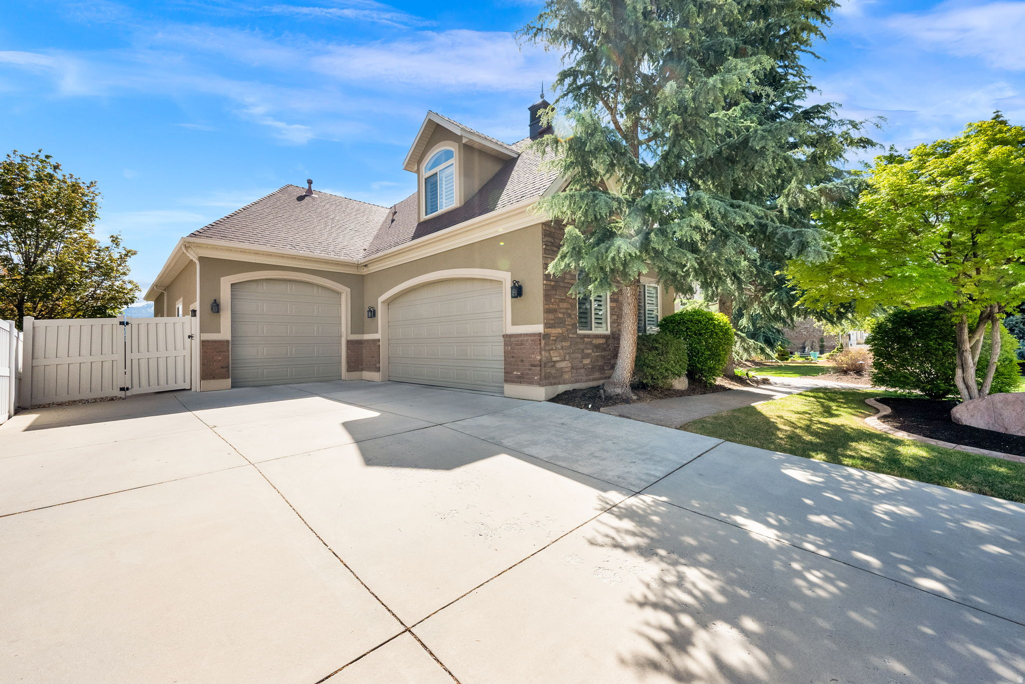 ROYAL MEADOWS ESTATE - Residential