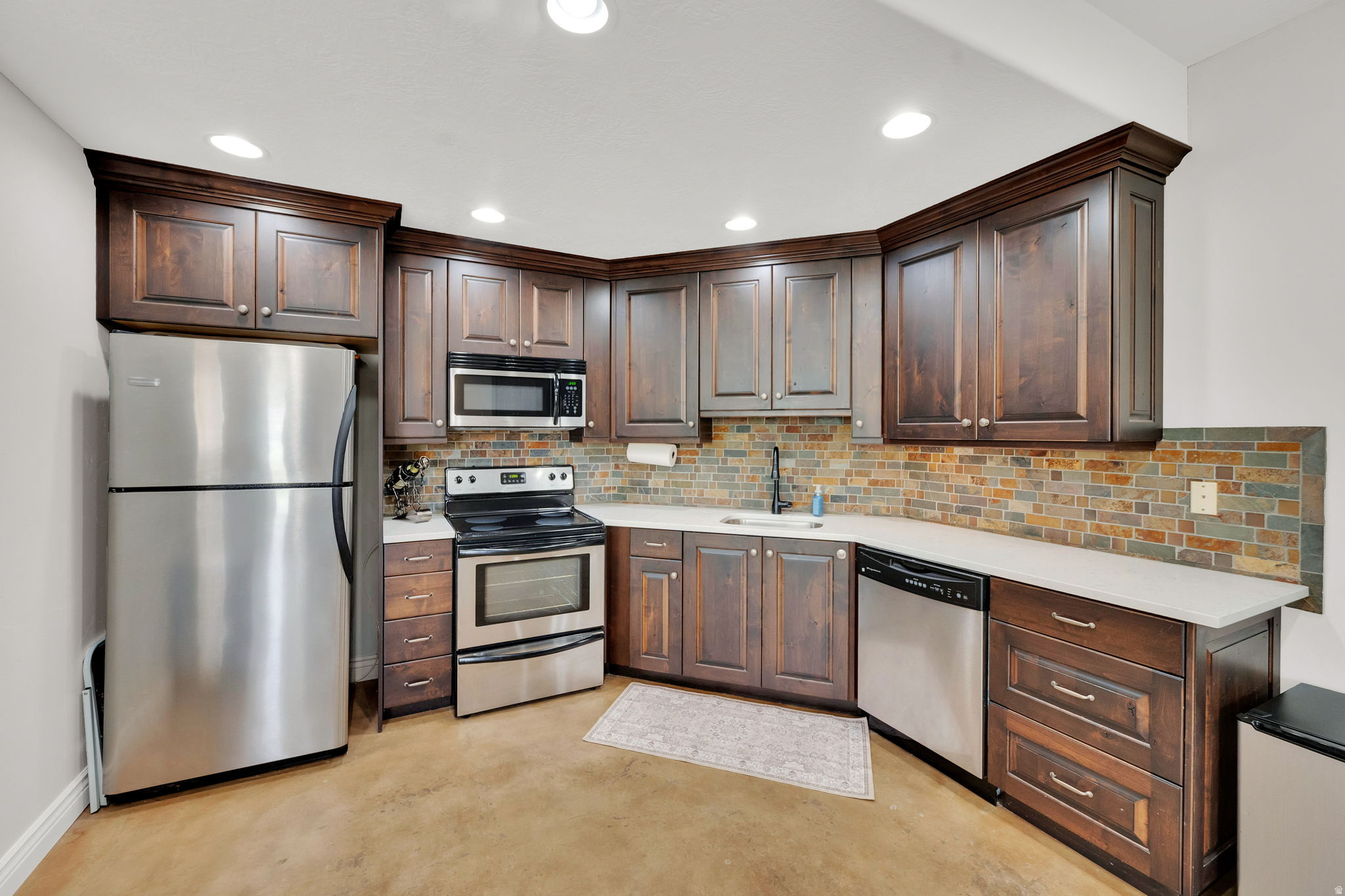 ROYAL MEADOWS ESTATE - Residential