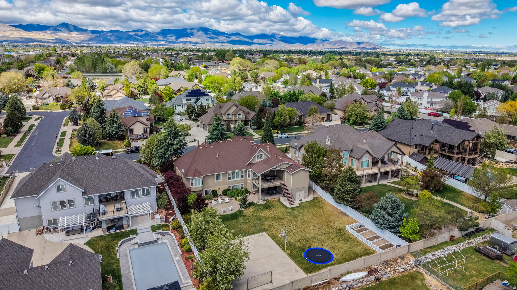 ROYAL MEADOWS ESTATE - Residential