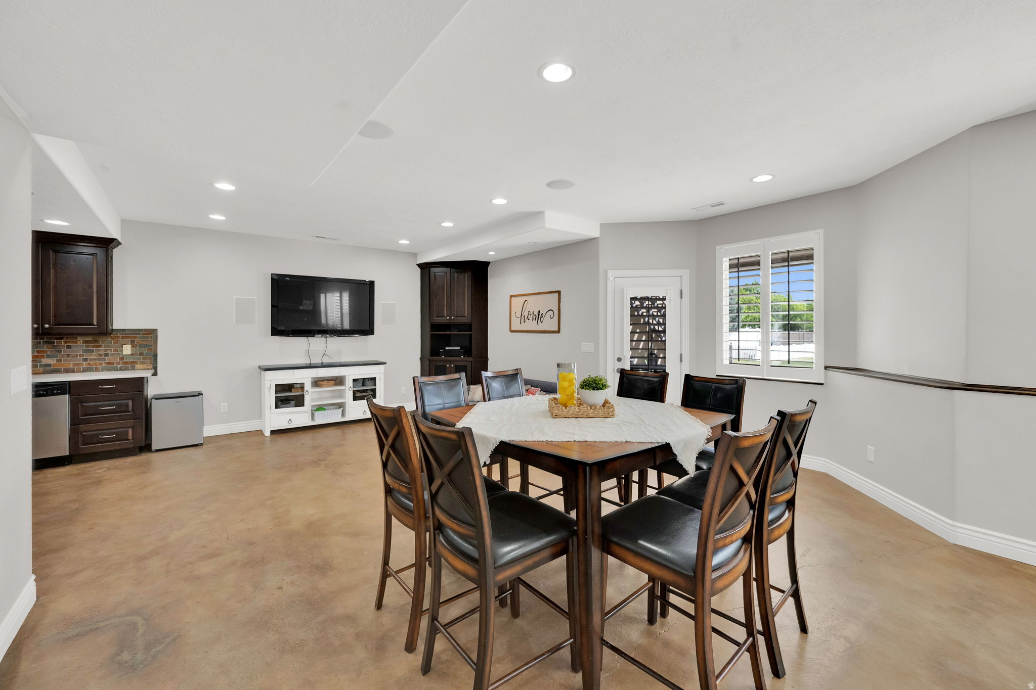 ROYAL MEADOWS ESTATE - Residential