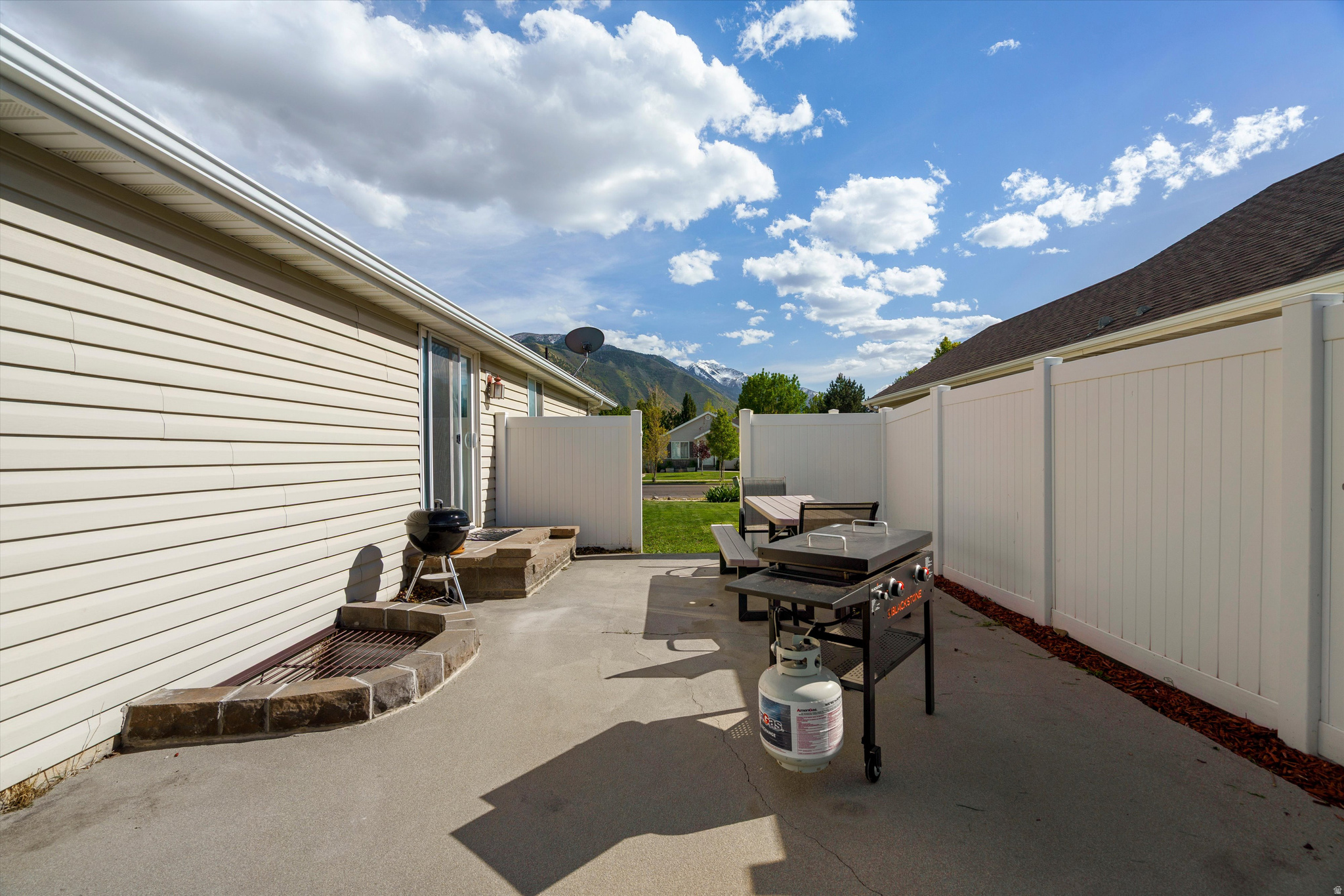 ABBIE COURT - Residential