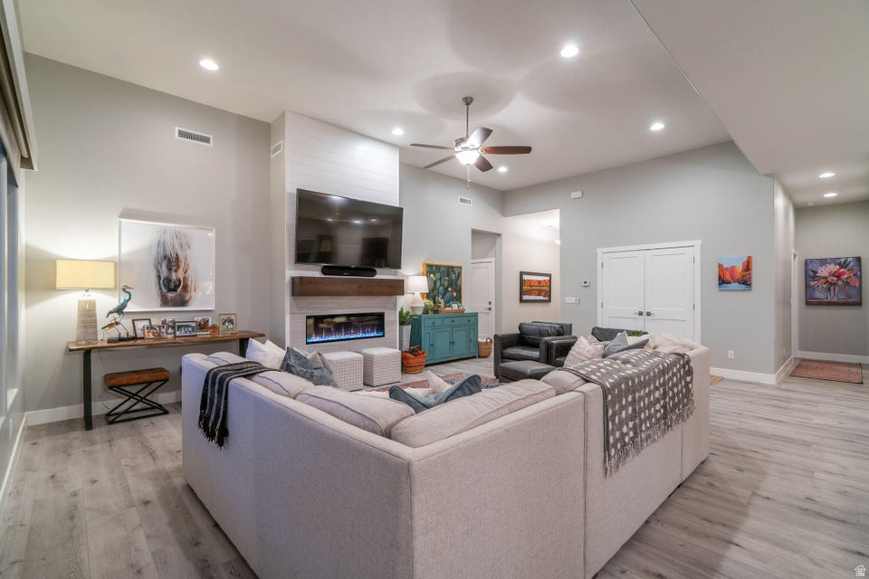 RETREAT AT SAND HOLLOW - Residential