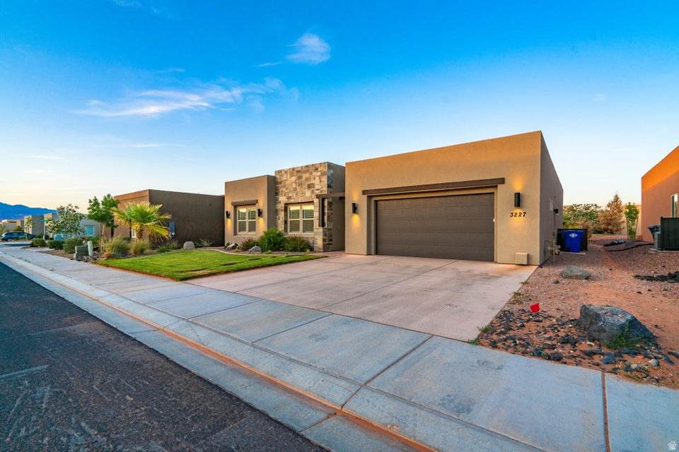RETREAT AT SAND HOLLOW - Residential