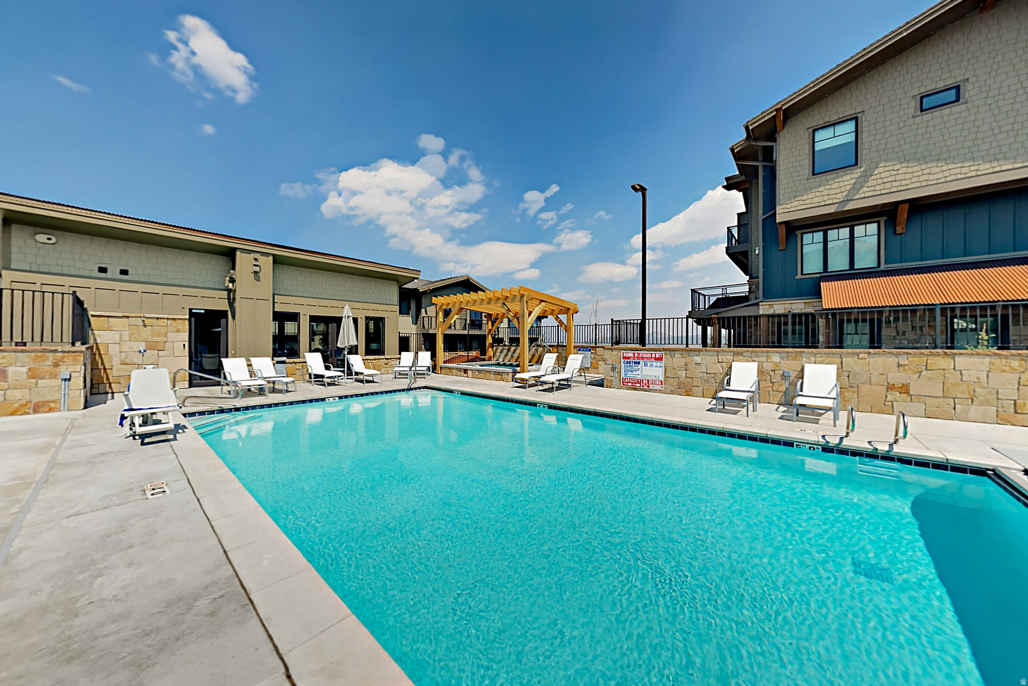 THE LOFTS AT BLCKSTO - Residential