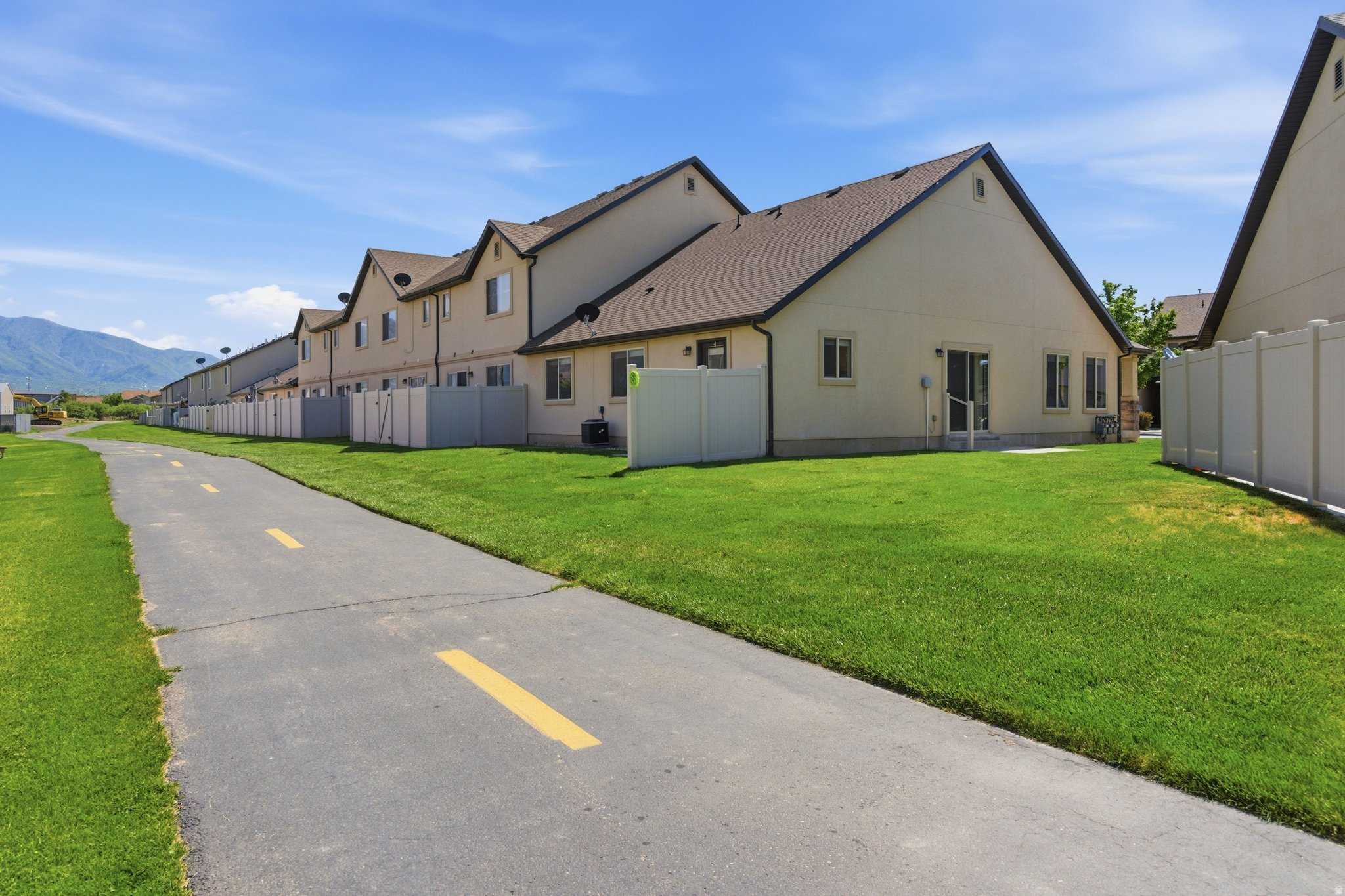 SPANISH TRAILS - Residential