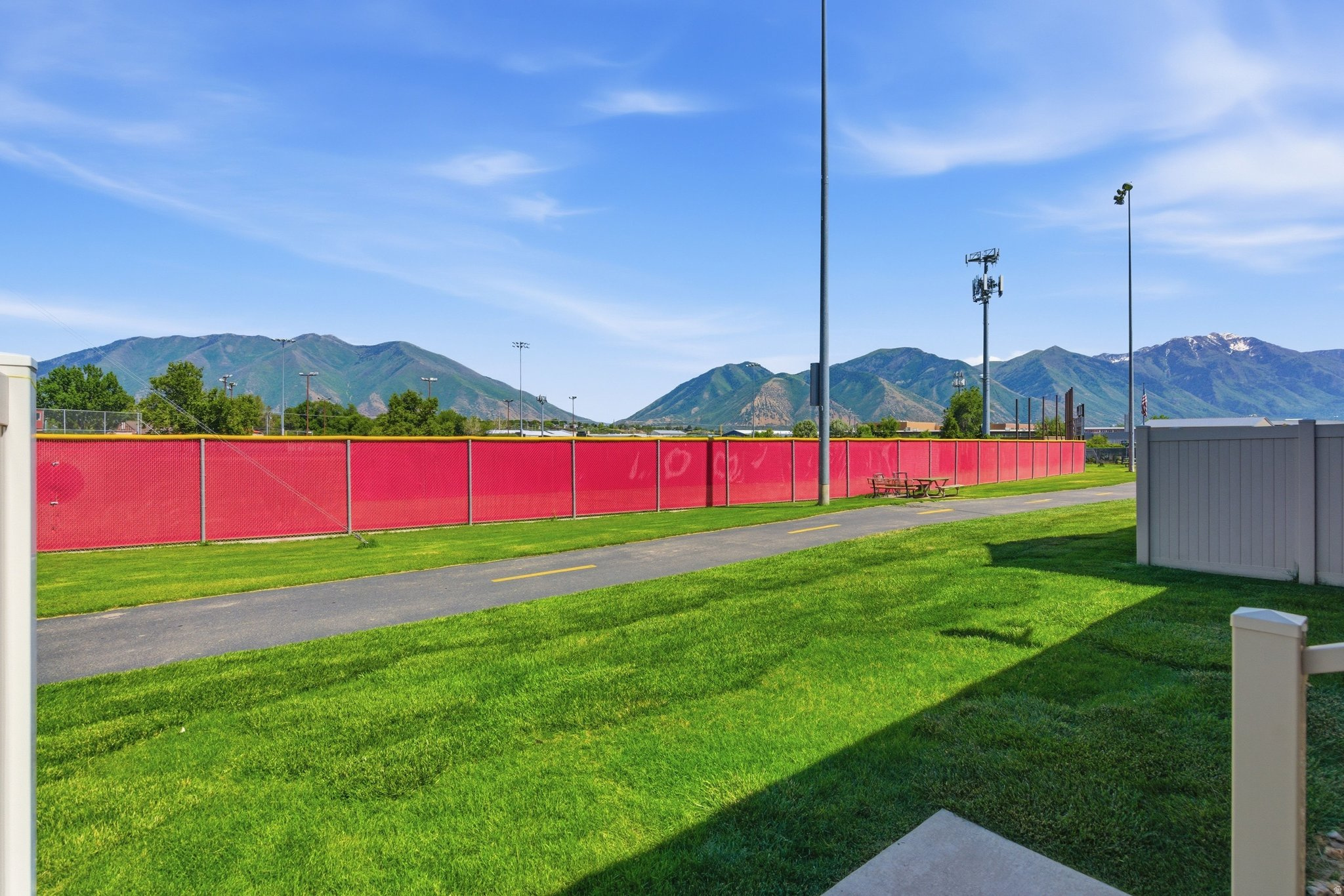 SPANISH TRAILS - Residential