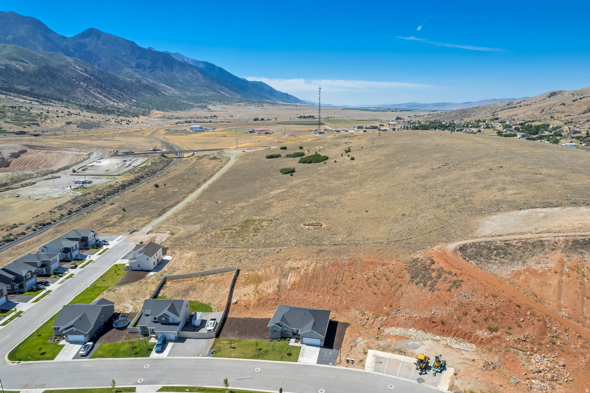 THE HILLS AT SUMMIT RIDGE - Residential