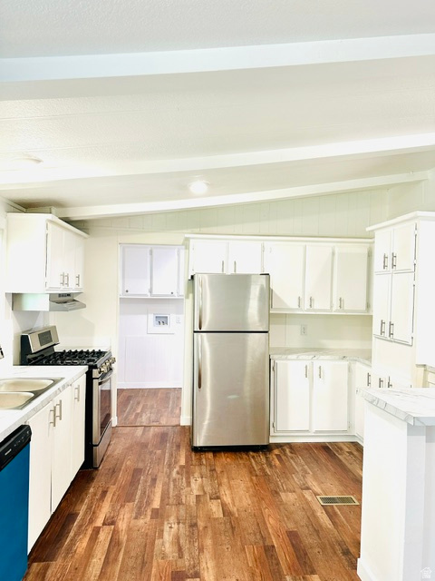 LAKEVIEW ESTATES - Residential