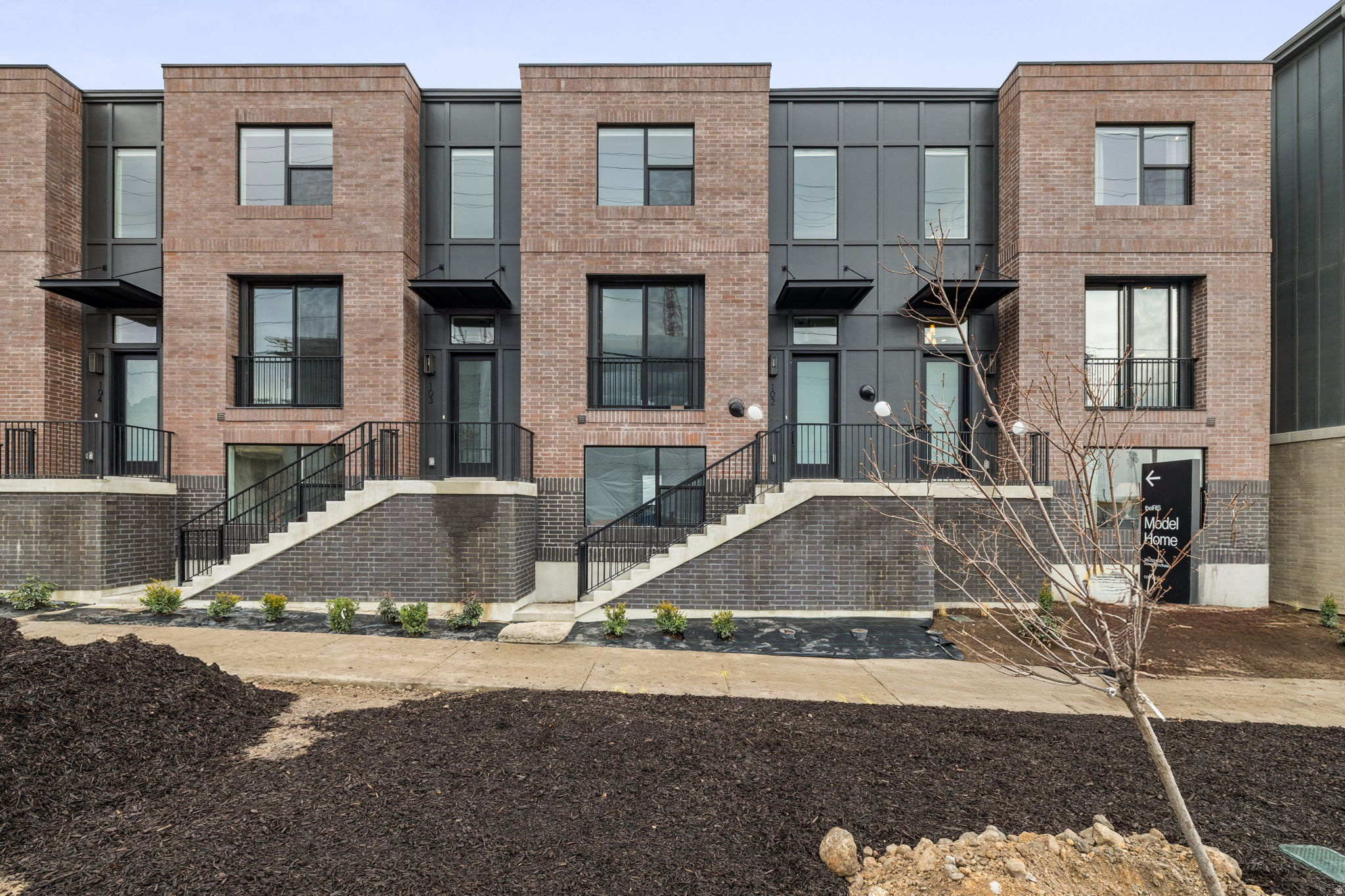 THE IRIS - Residential