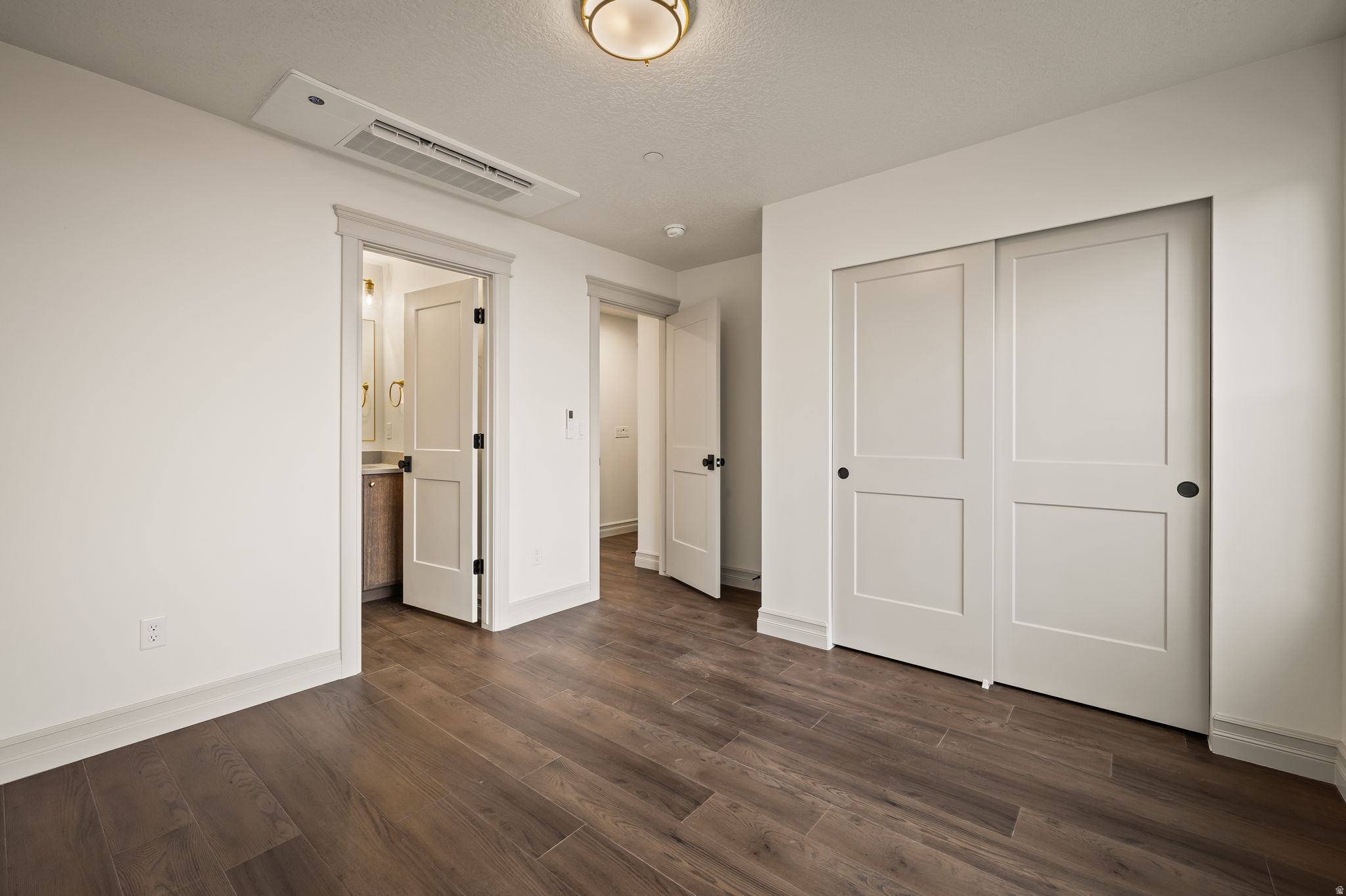 THE IRIS - Residential
